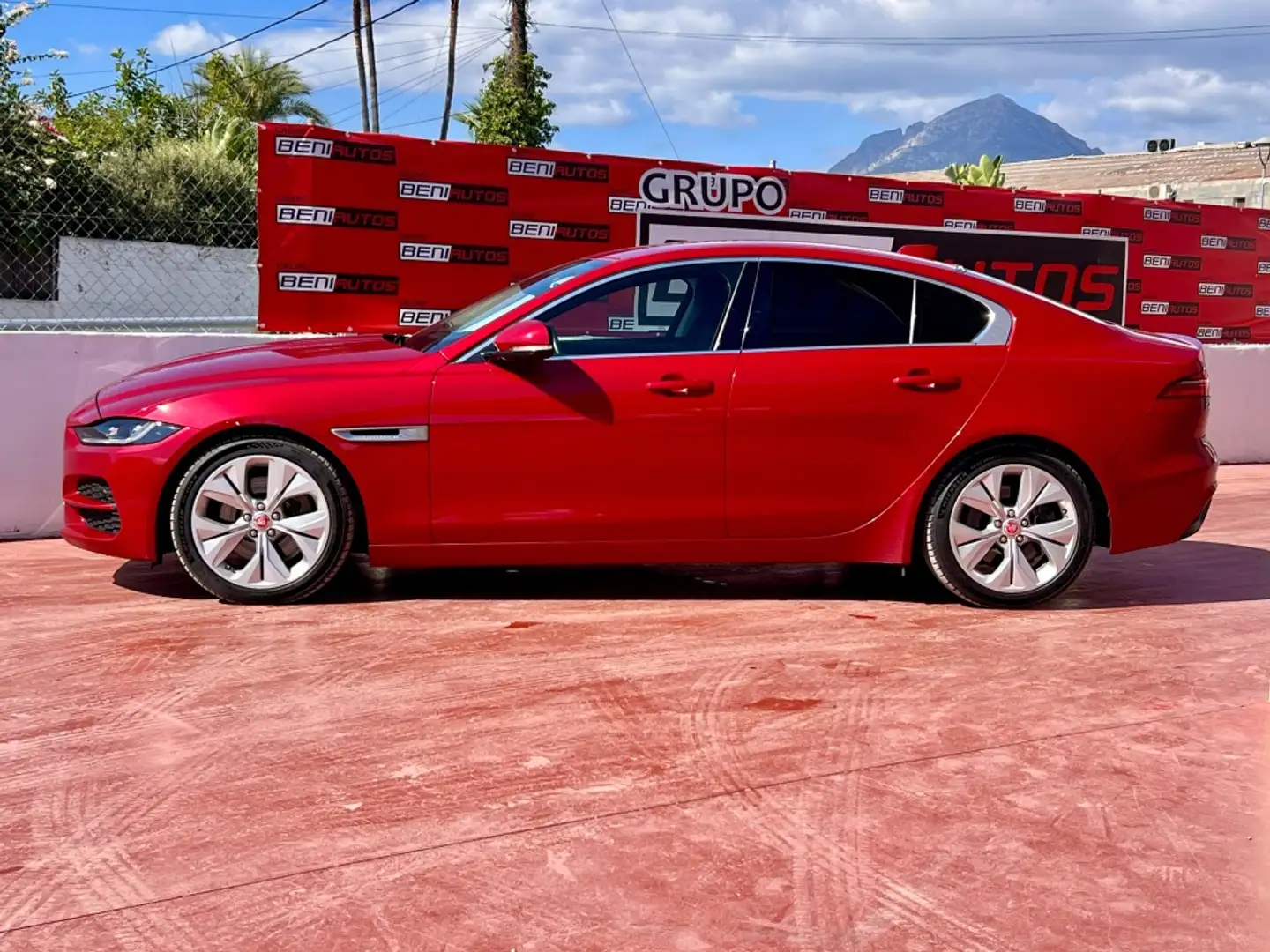 Jaguar XE 2.0 Diesel Prestige AWD Aut. 180 Rouge - 2