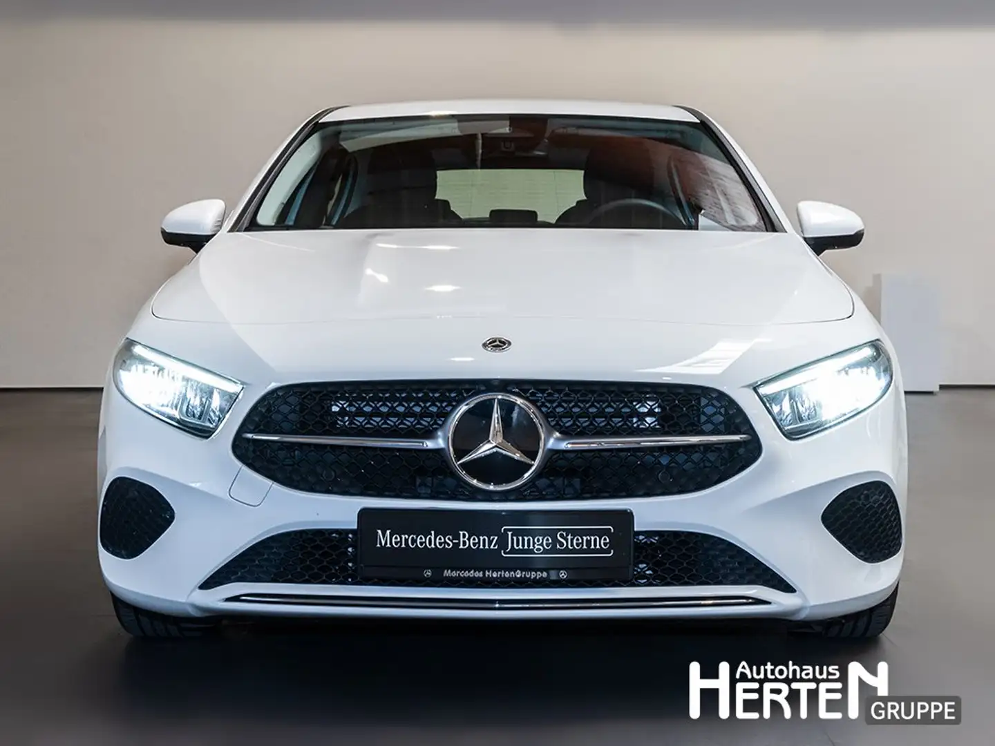 Mercedes-Benz A 180 +PROGRESSIVE+LED+R-KAMERA+MBUX-NAVI+DAB+SHZ Weiß - 2