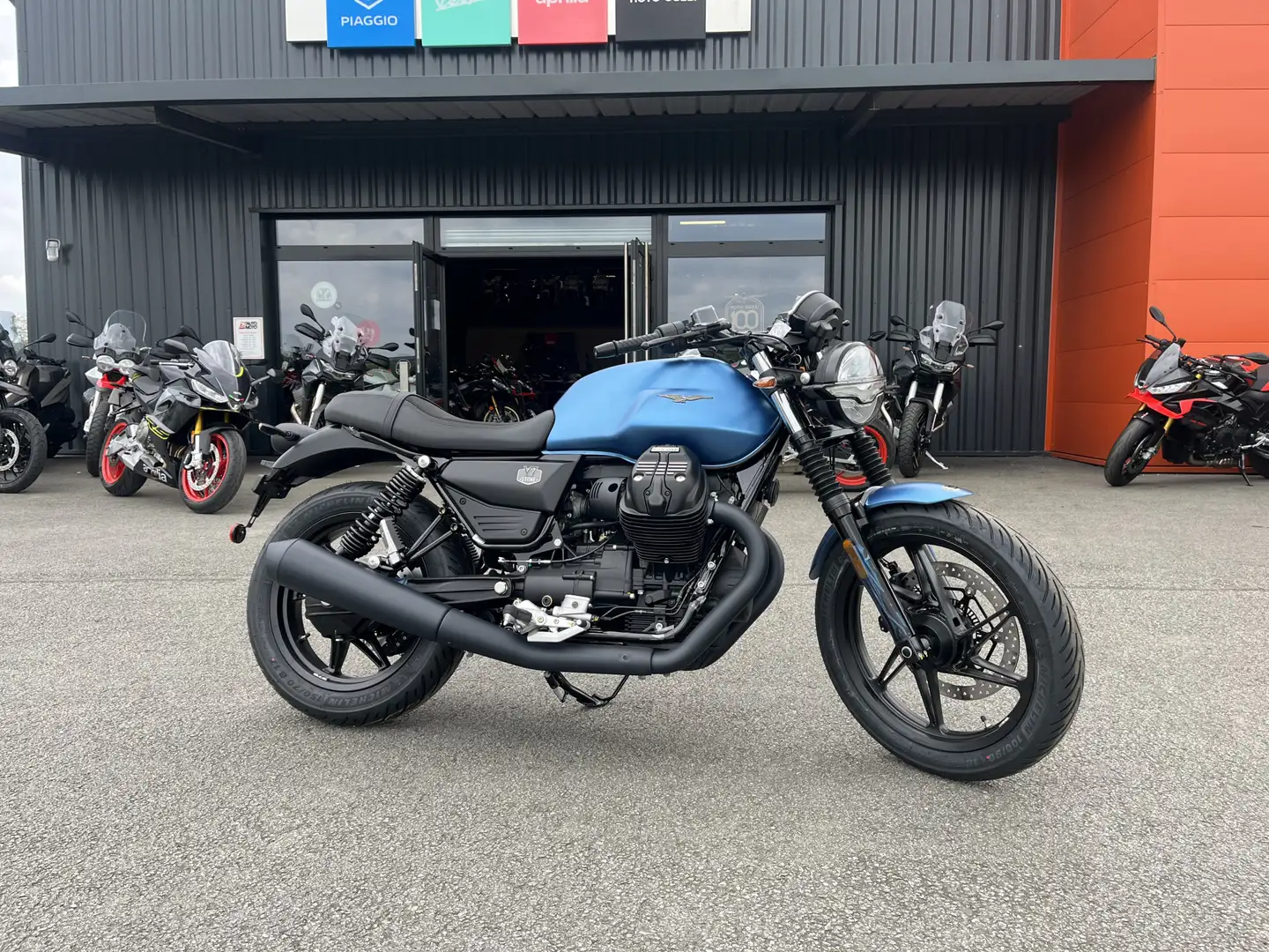 Moto Guzzi V 7 - 1
