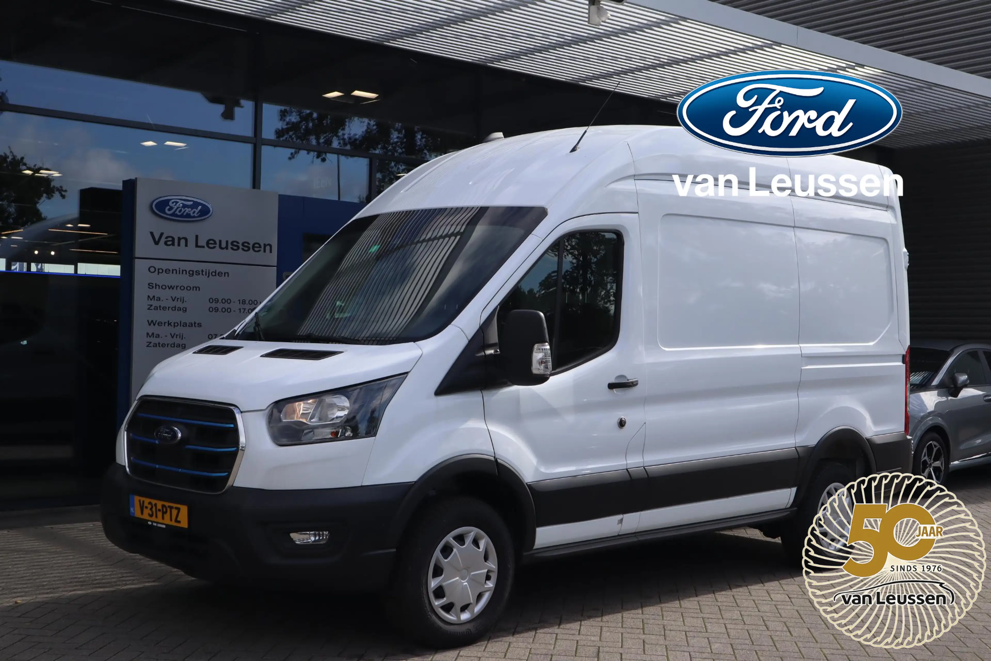 Ford E-Transit 350 L2H3 TREND 68KWH 3-PERS STOELVERW. P-SENSOREN