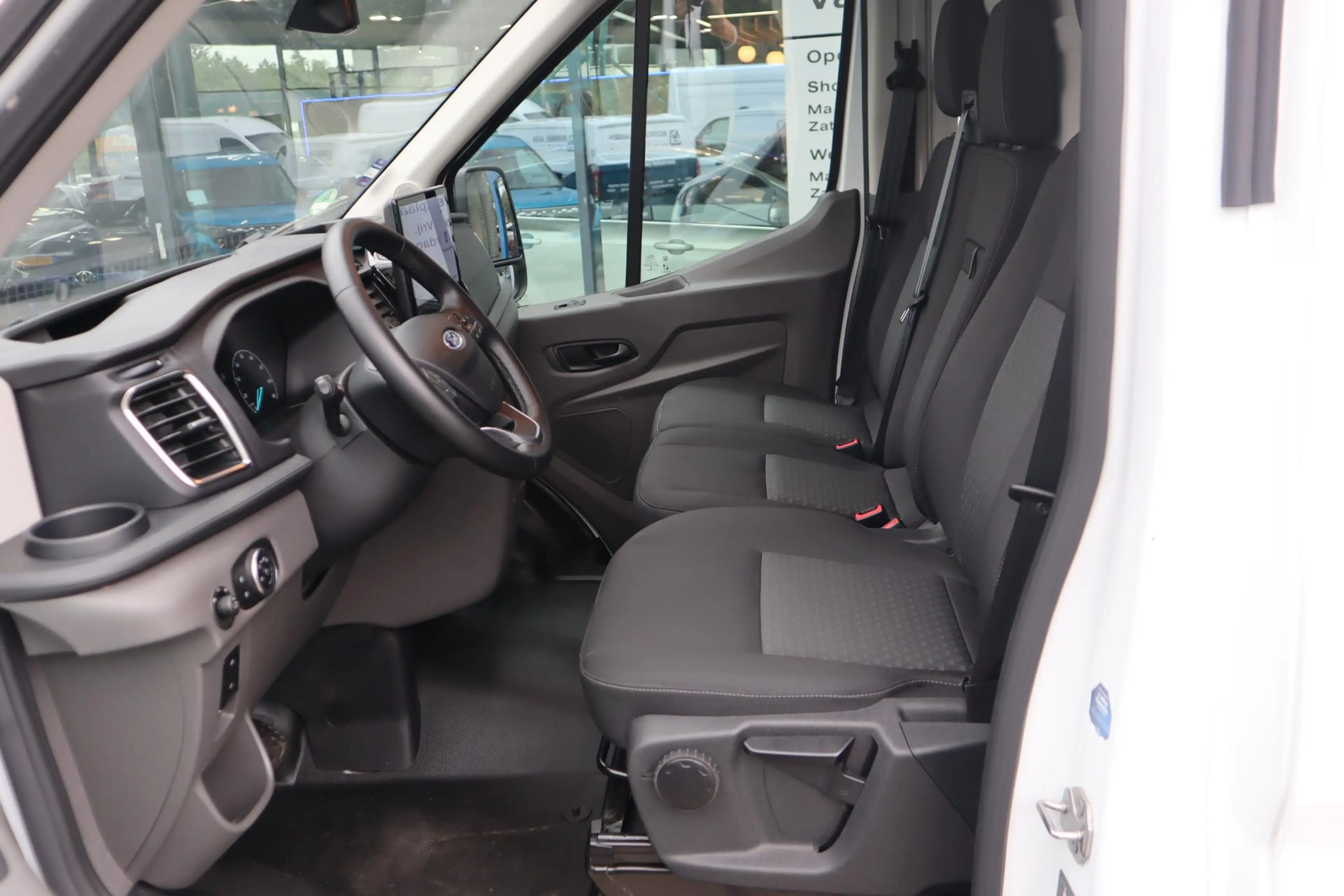 Ford E-Transit 350 L2H3 TREND 68KWH 3-PERS STOELVERW. P-SENSOREN — photo 15