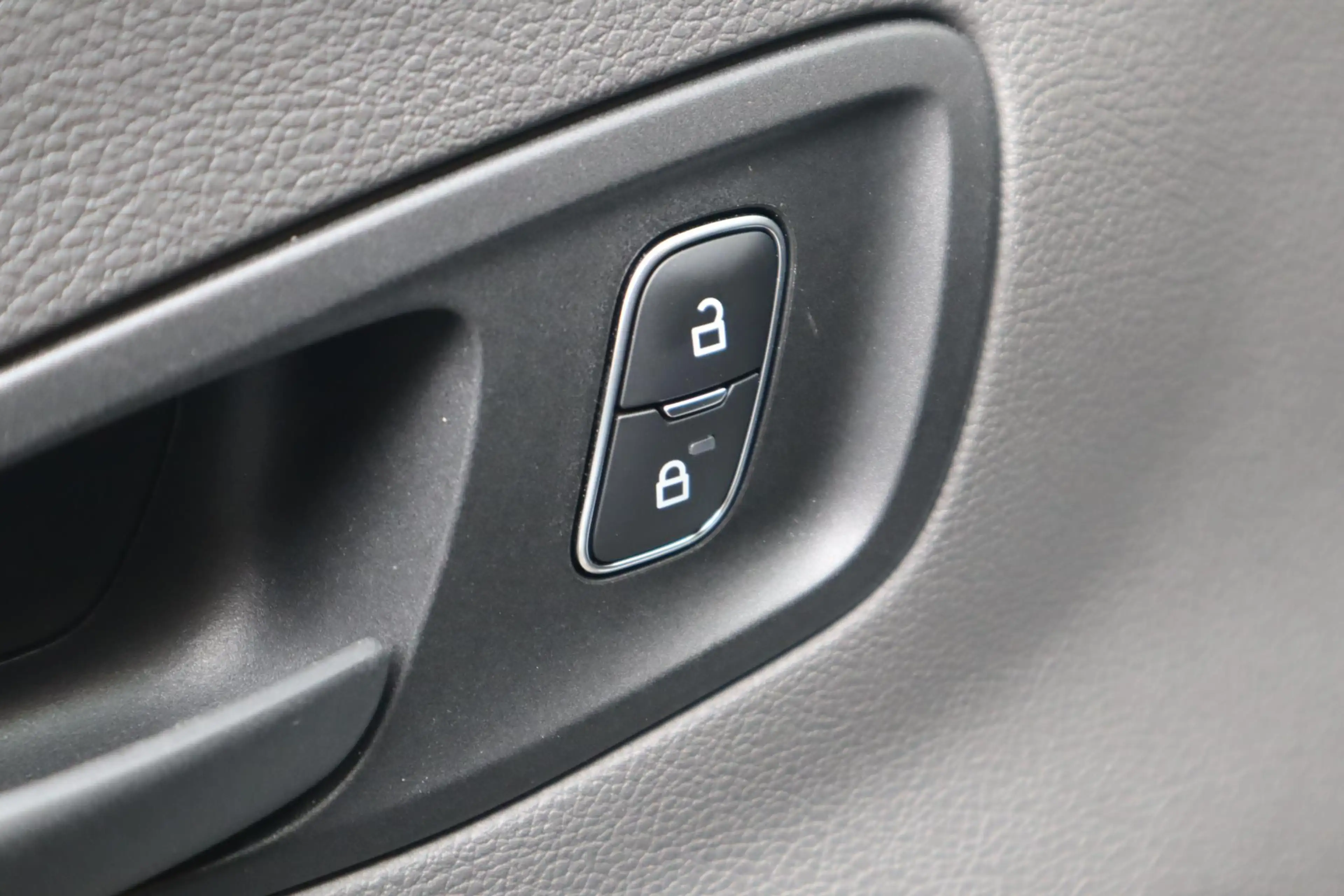 Ford E-Transit 350 L2H3 TREND 68KWH 3-PERS STOELVERW. P-SENSOREN — photo 16