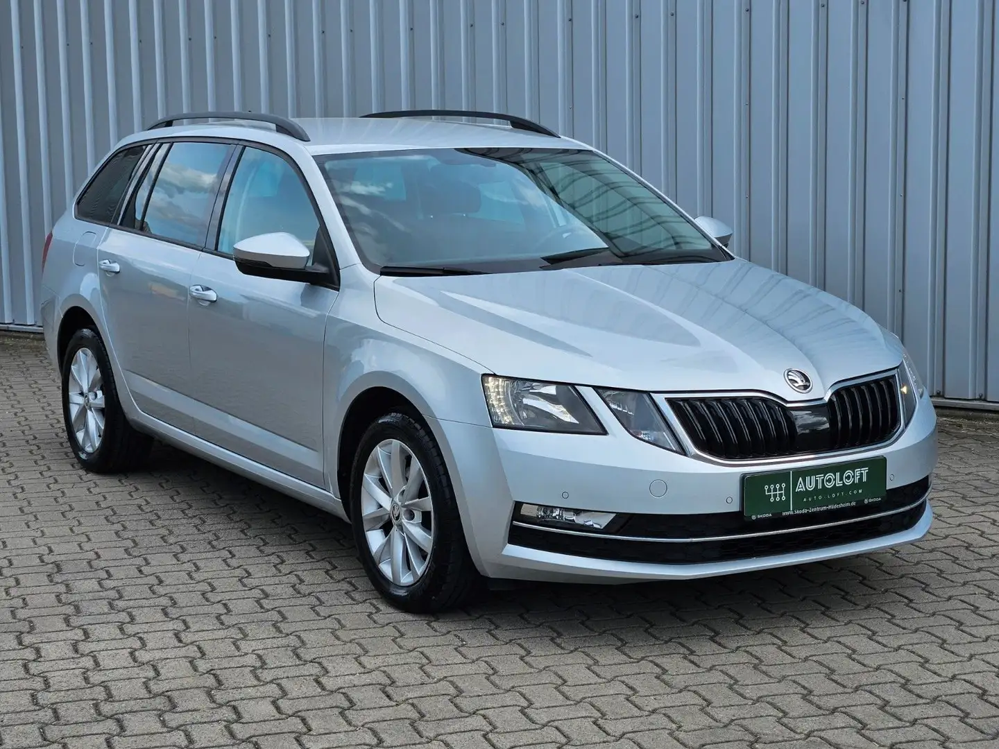 Skoda Octavia Combi Style 1.6 TDI DSG STANDH.|NAVI|SHZ Zilver - 2