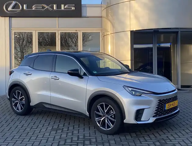 Lexus LBX Emotion 2WD