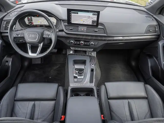 Audi Q5 view 10