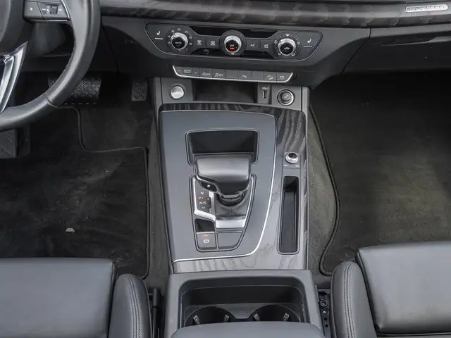 Audi Q5 view 13