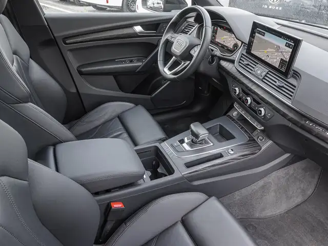 Audi Q5 view 8