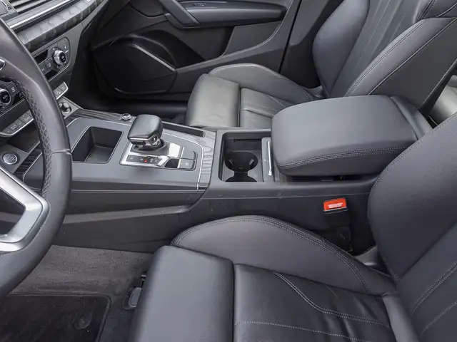 Audi Q5 view 14
