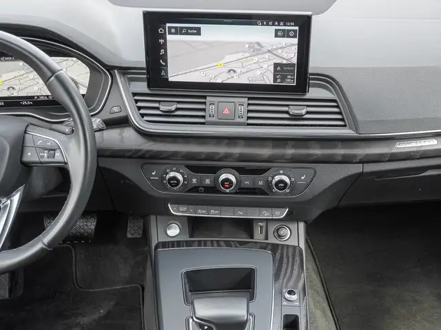 Audi Q5 view 12