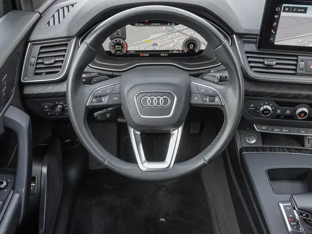 Audi Q5 view 11