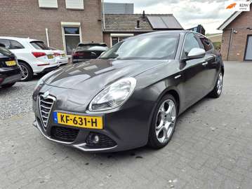 2.0 JTDm Distinctive Navi Clima Cruise Leer 18 Inc