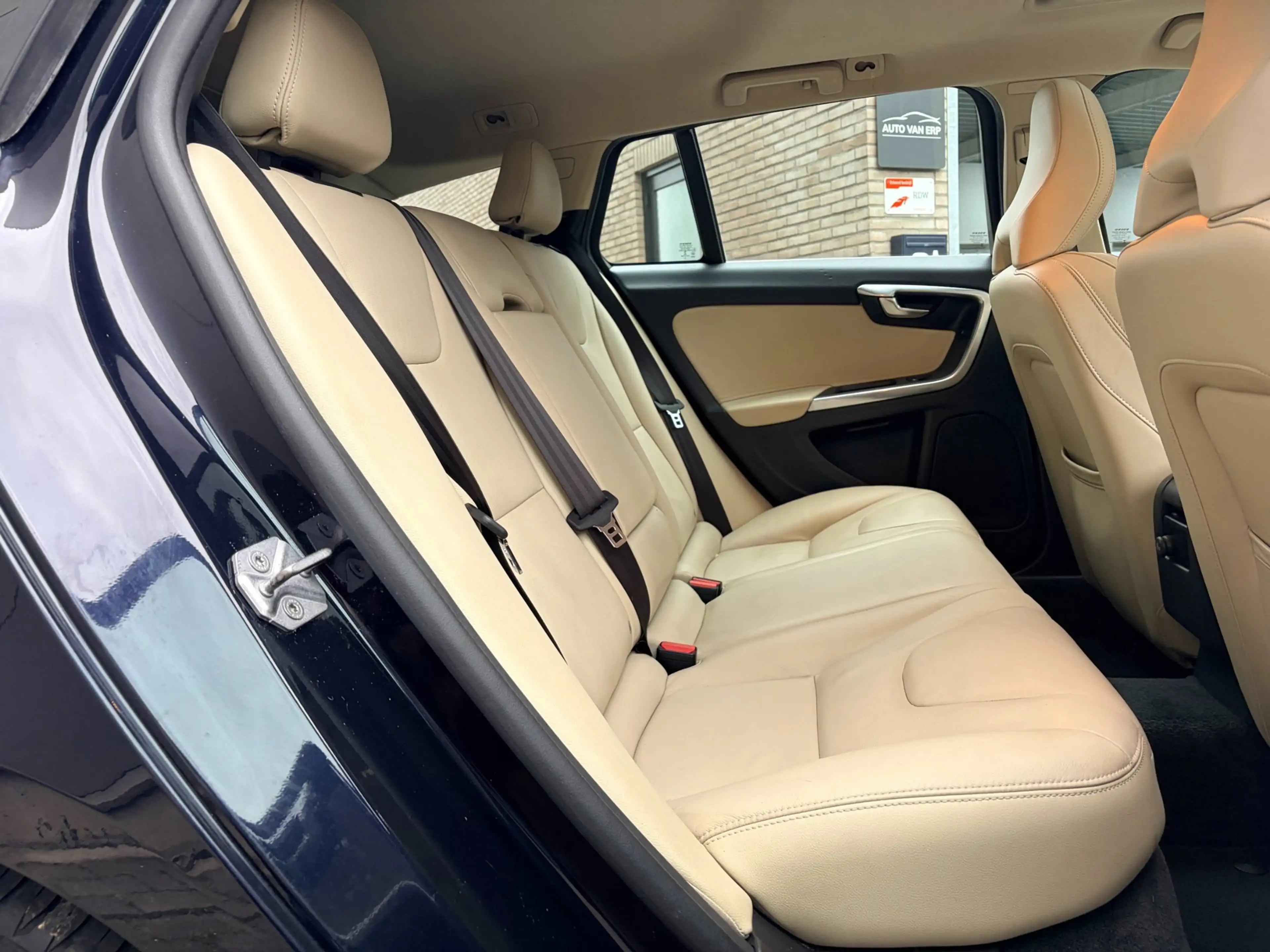 Volvo V60 2.4 D5 Twin Engine Special Edition — photo 6