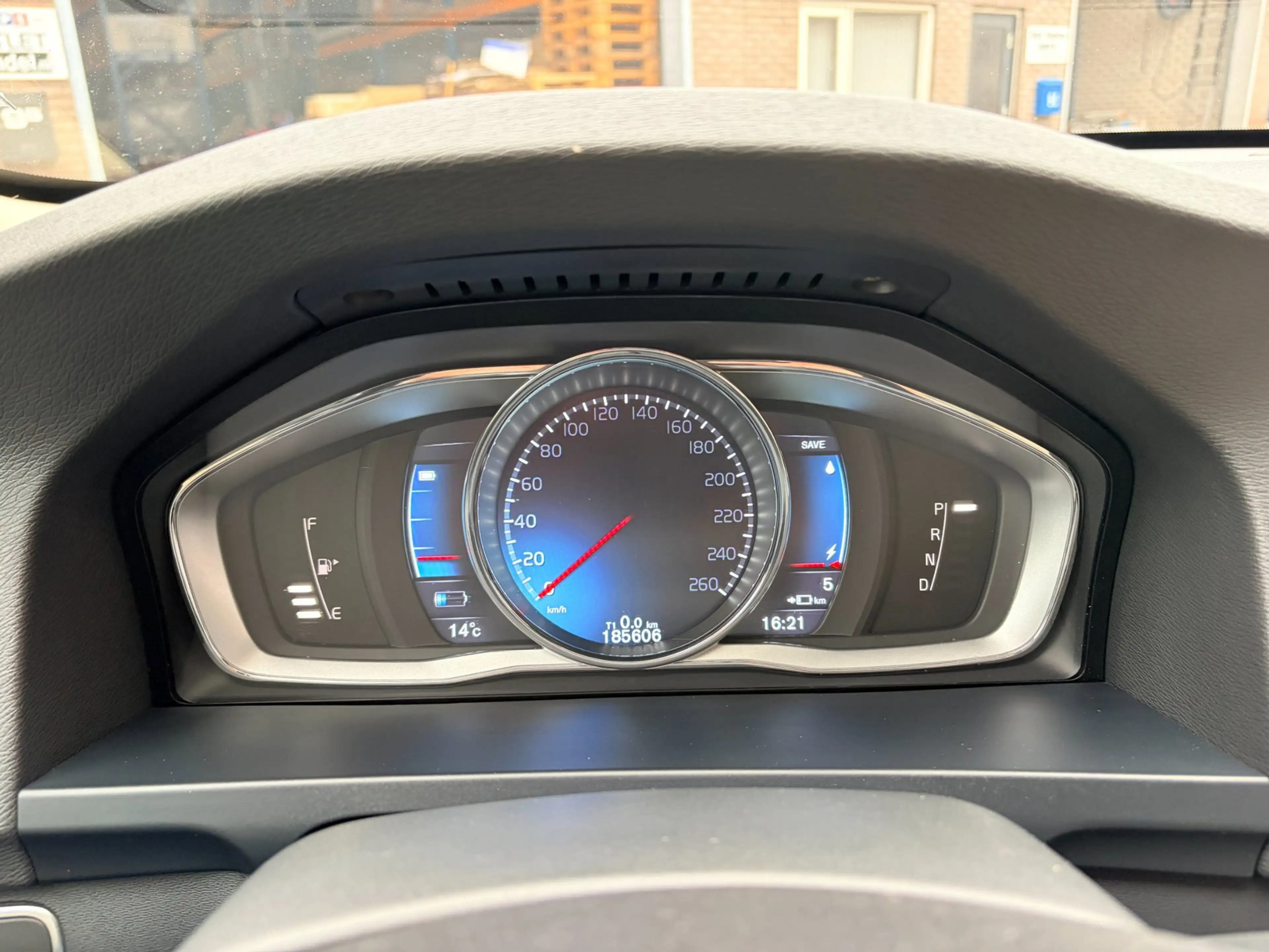 Volvo V60 2.4 D5 Twin Engine Special Edition — photo 11