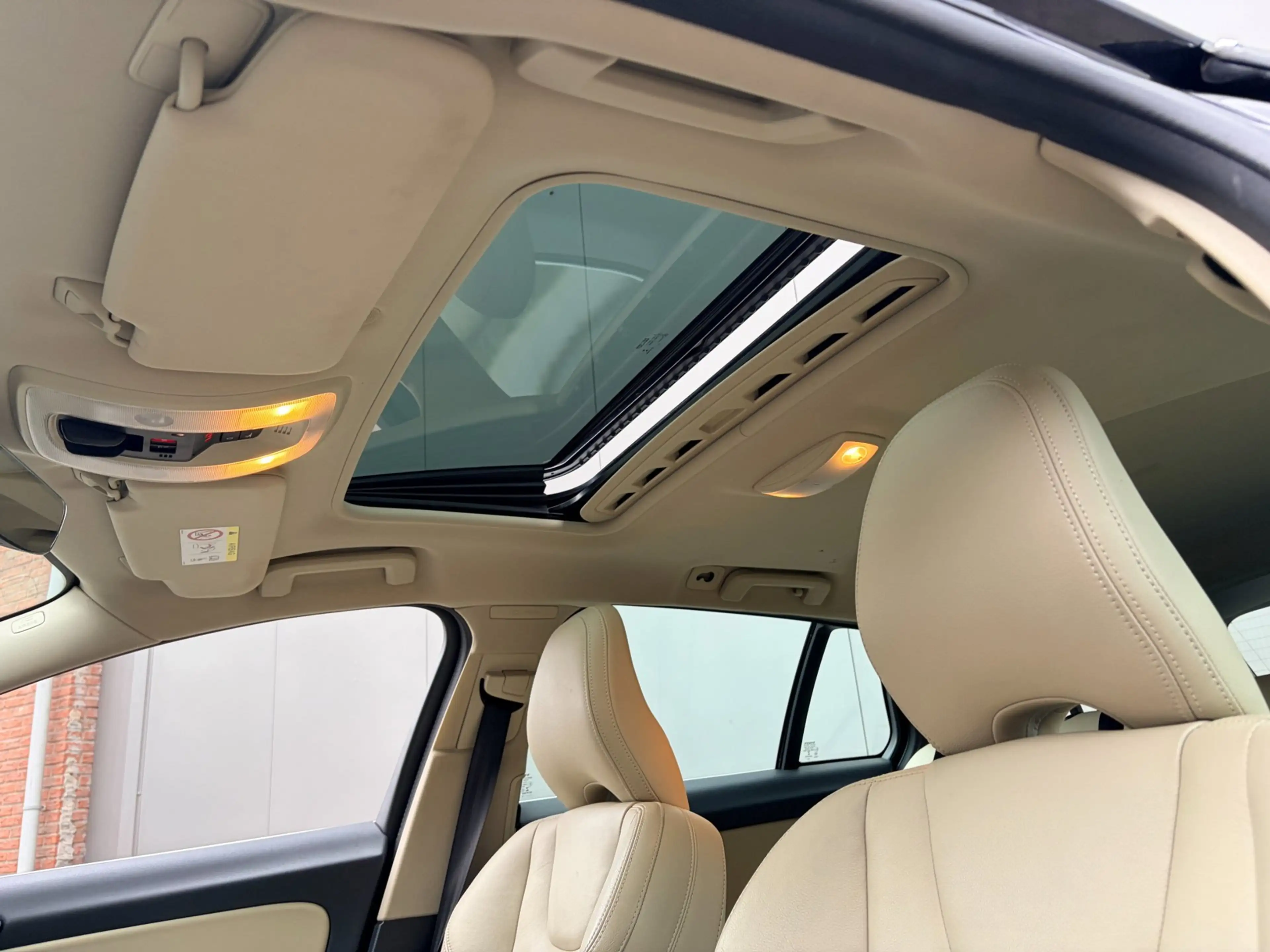 Volvo V60 2.4 D5 Twin Engine Special Edition — photo 12