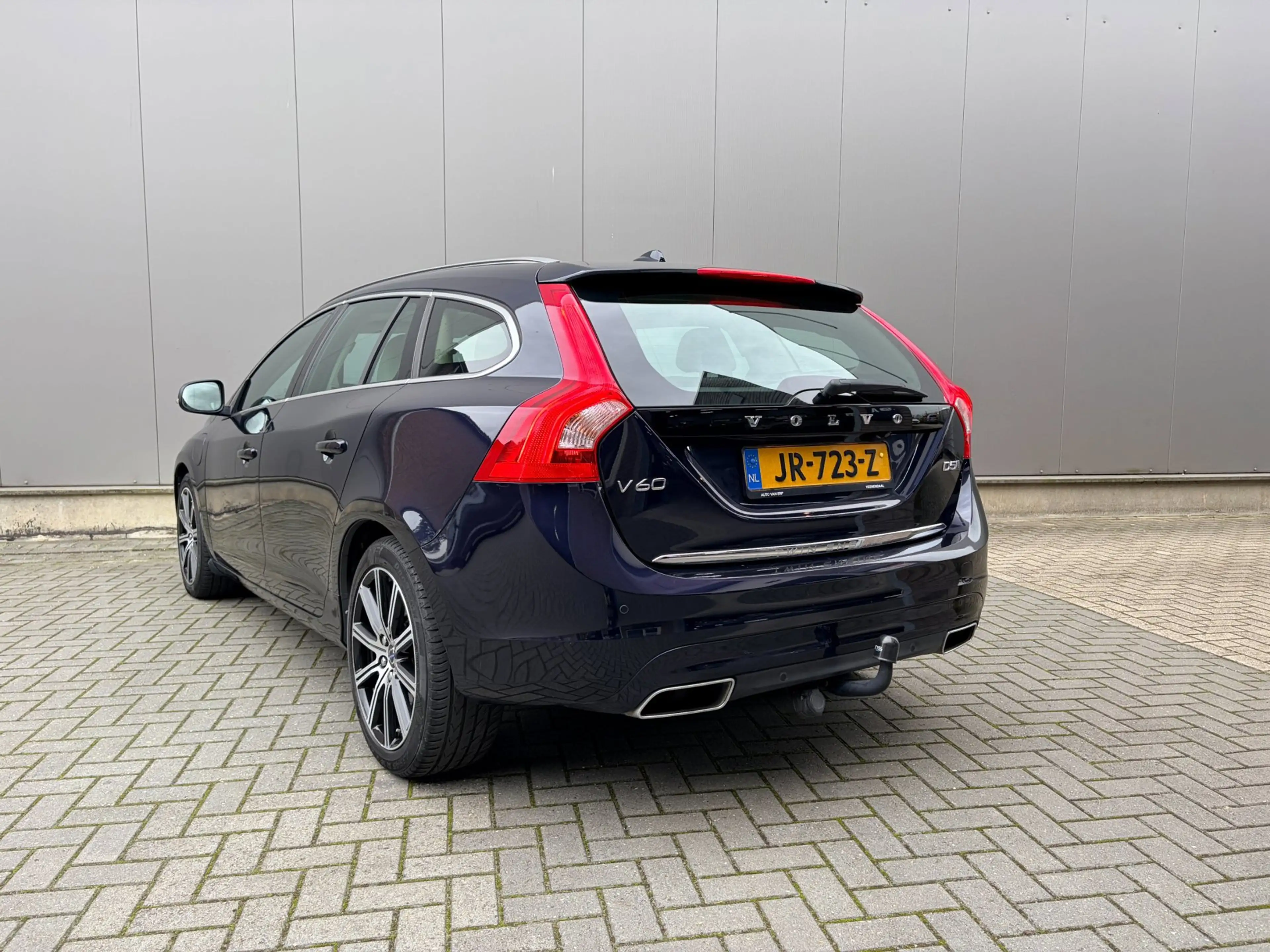 Volvo V60 2.4 D5 Twin Engine Special Edition — photo 3