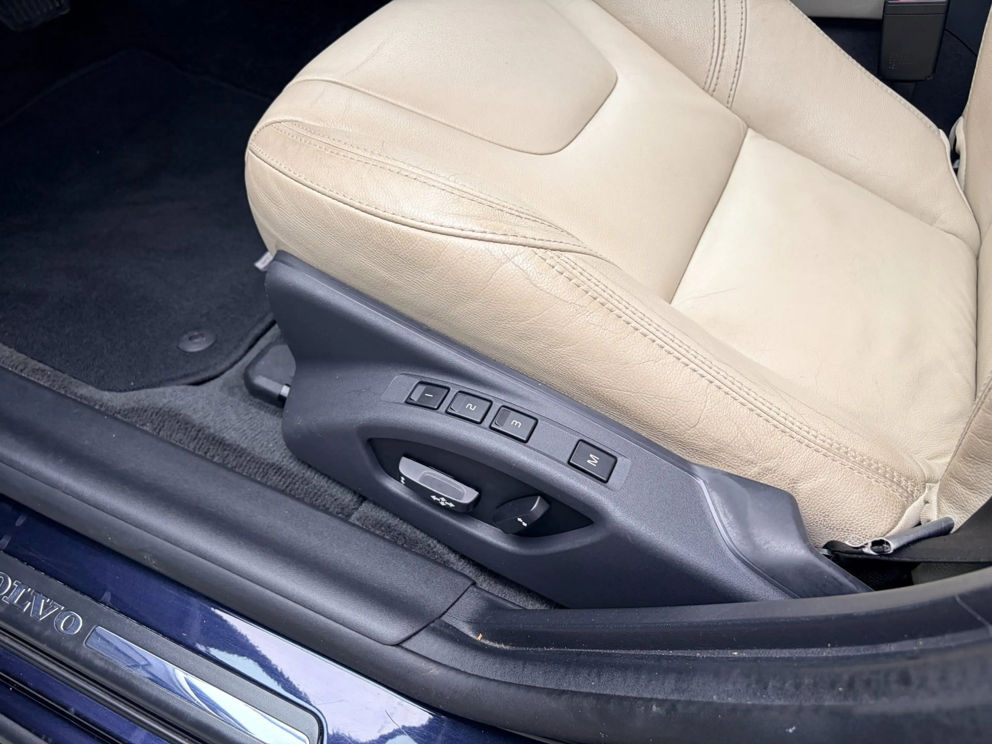 Volvo V60 2.4 D5 Twin Engine Special Edition — photo 13