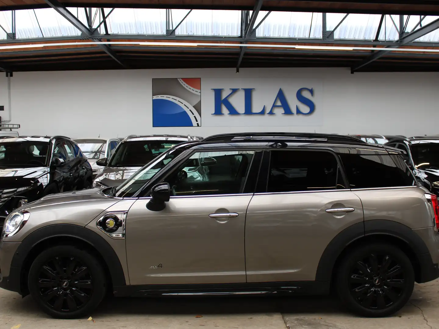 MINI Cooper SE Countryman 1.5A PHEV Cooper SE 4X4+BOÎTE AUTO+TOIT PANO Grijs - 2