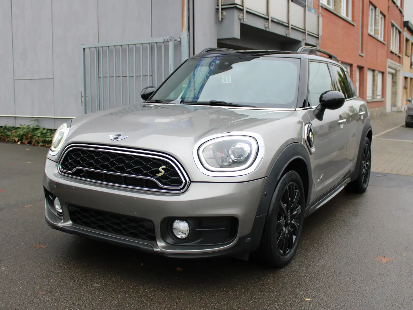 MINI Cooper SE Countryman 1.5A PHEV Cooper SE 4X4+BOÎTE AUTO+TOIT PANO Grijs - 1