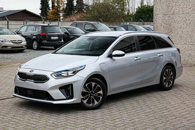 Kia Ceed SW / cee'd SW BENZINE/PLUG-IN-HYBRID*AUTOMAAT*NAVIGATIE*CAMERA*