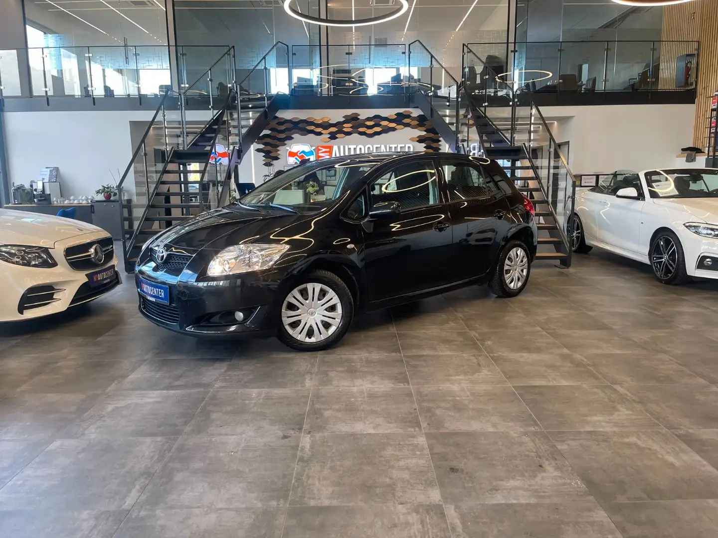 Toyota Auris Life*PDC*Klima*Bremsassistent*TÜV03/27* Schwarz - 1
