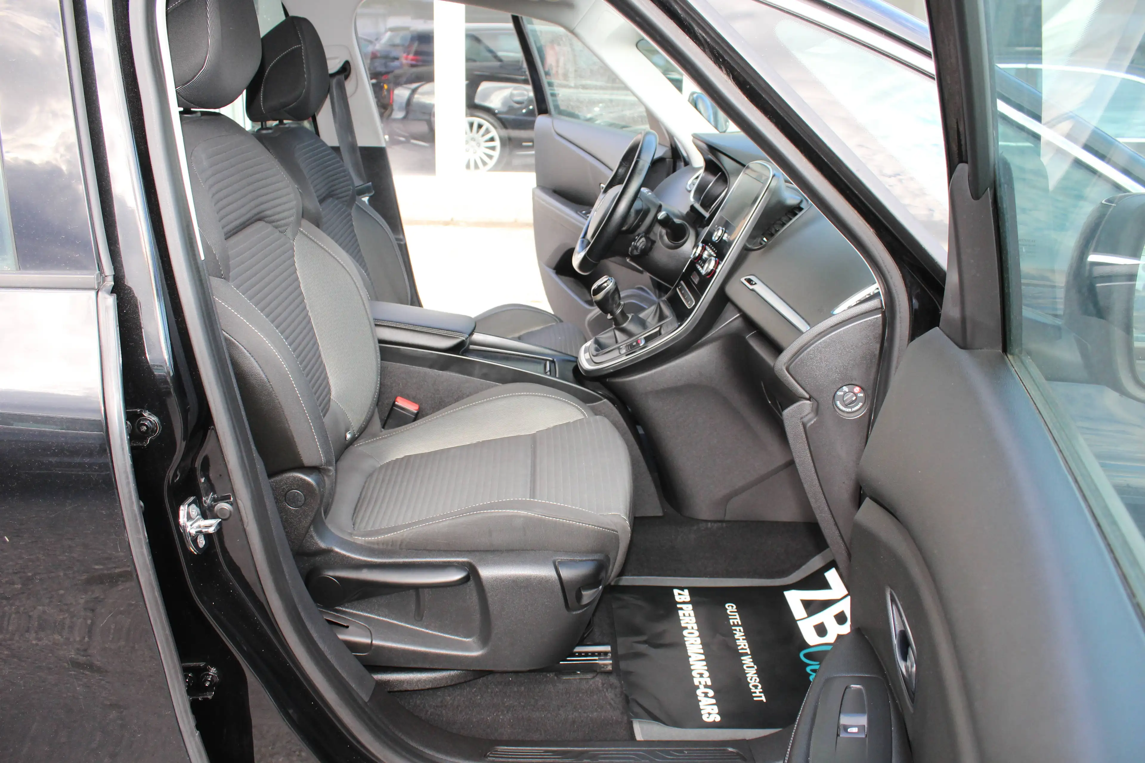 Renault Scenic Grand Experience — photo 13