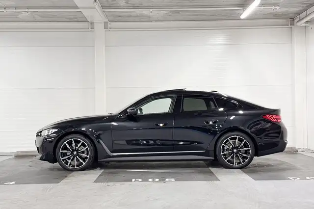 BMW i4 view 2