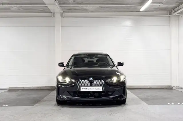 BMW i4 view 6