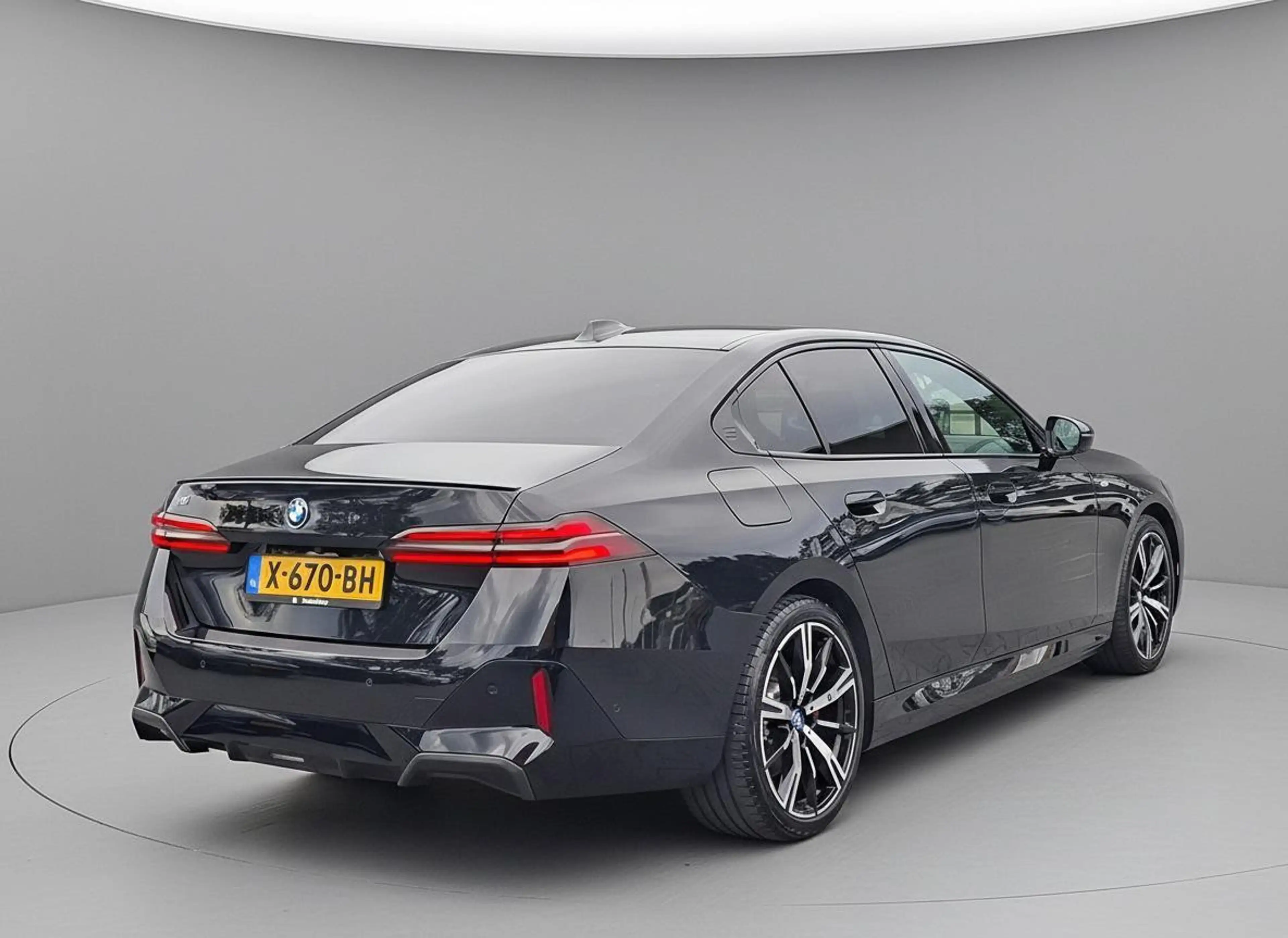 BMW i5 eDrive40 84kWh | M-Sport Pro | Panoramadak | Head- — photo 2