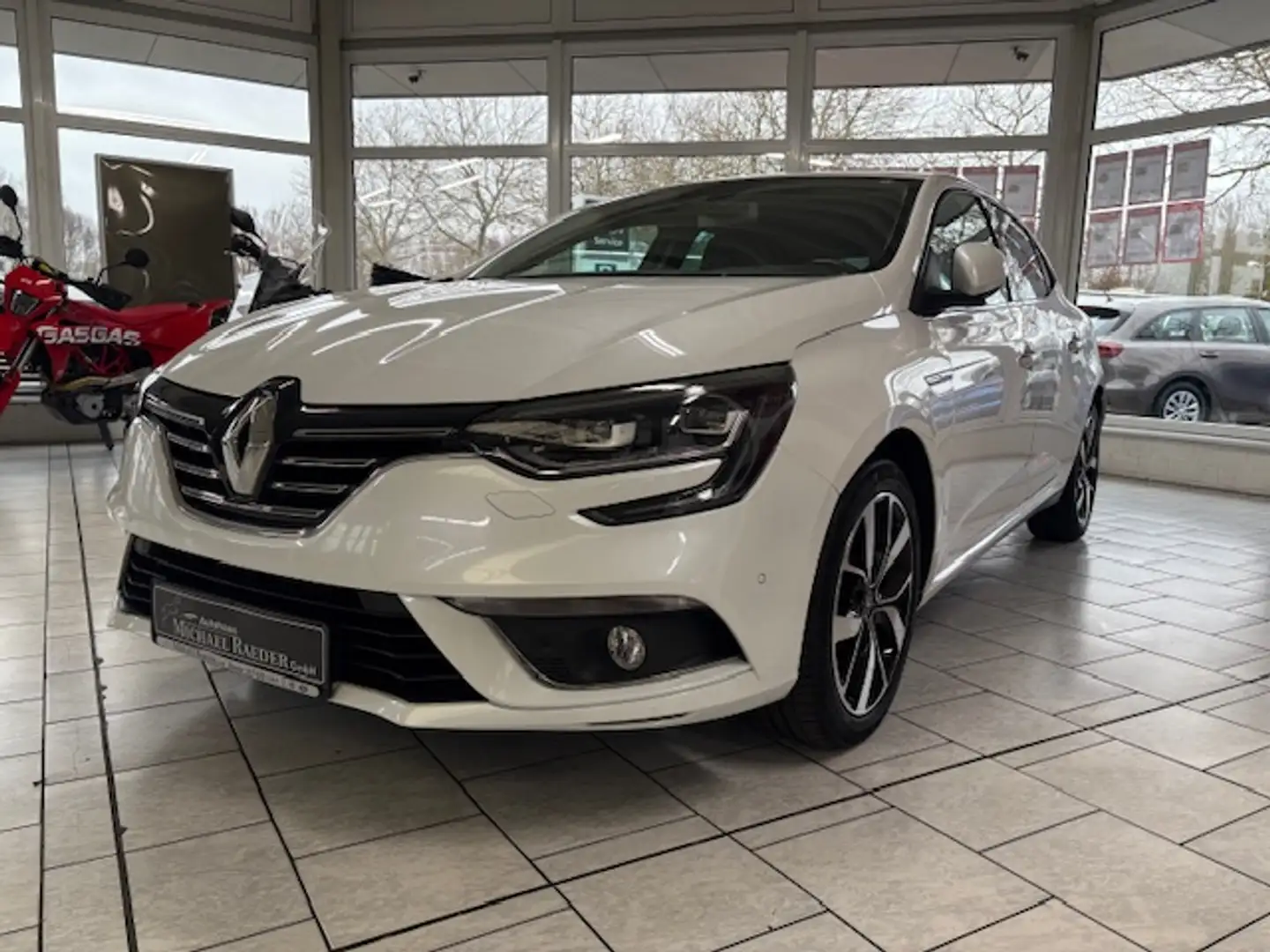 Renault Megane IV  BOSE LED Navi Kamera Weiß - 2