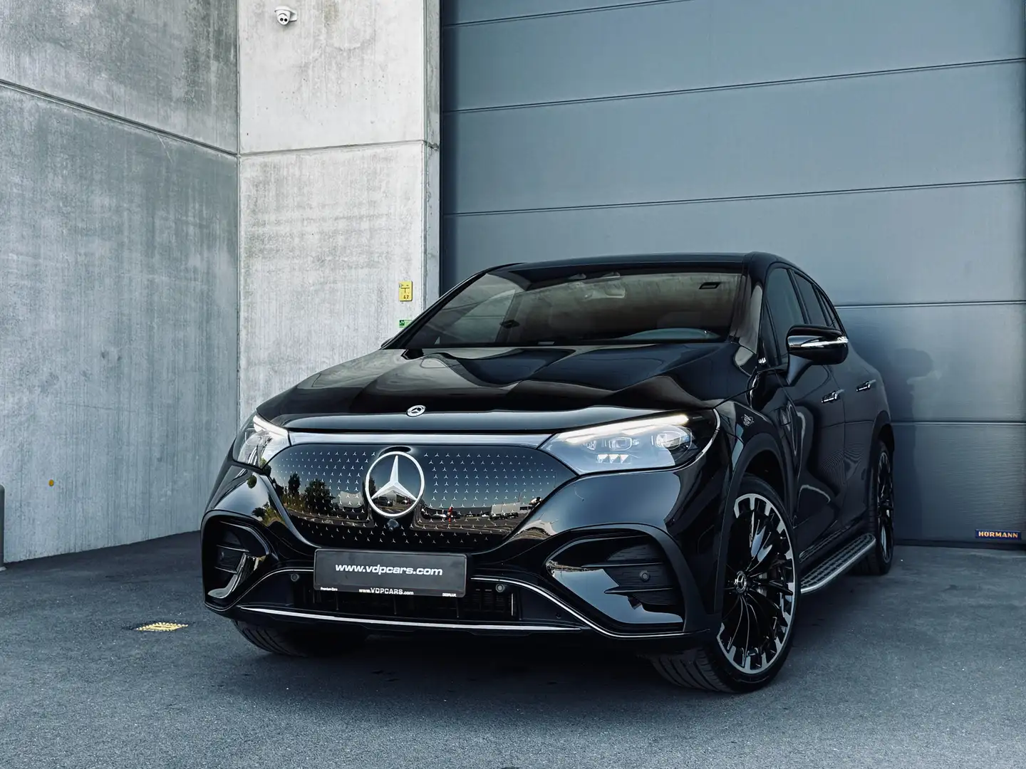 Mercedes-Benz EQE SUV 500 4M AMG HYPERSCREEN AIRMATIC ACHTERAS10° ACC Schwarz - 2