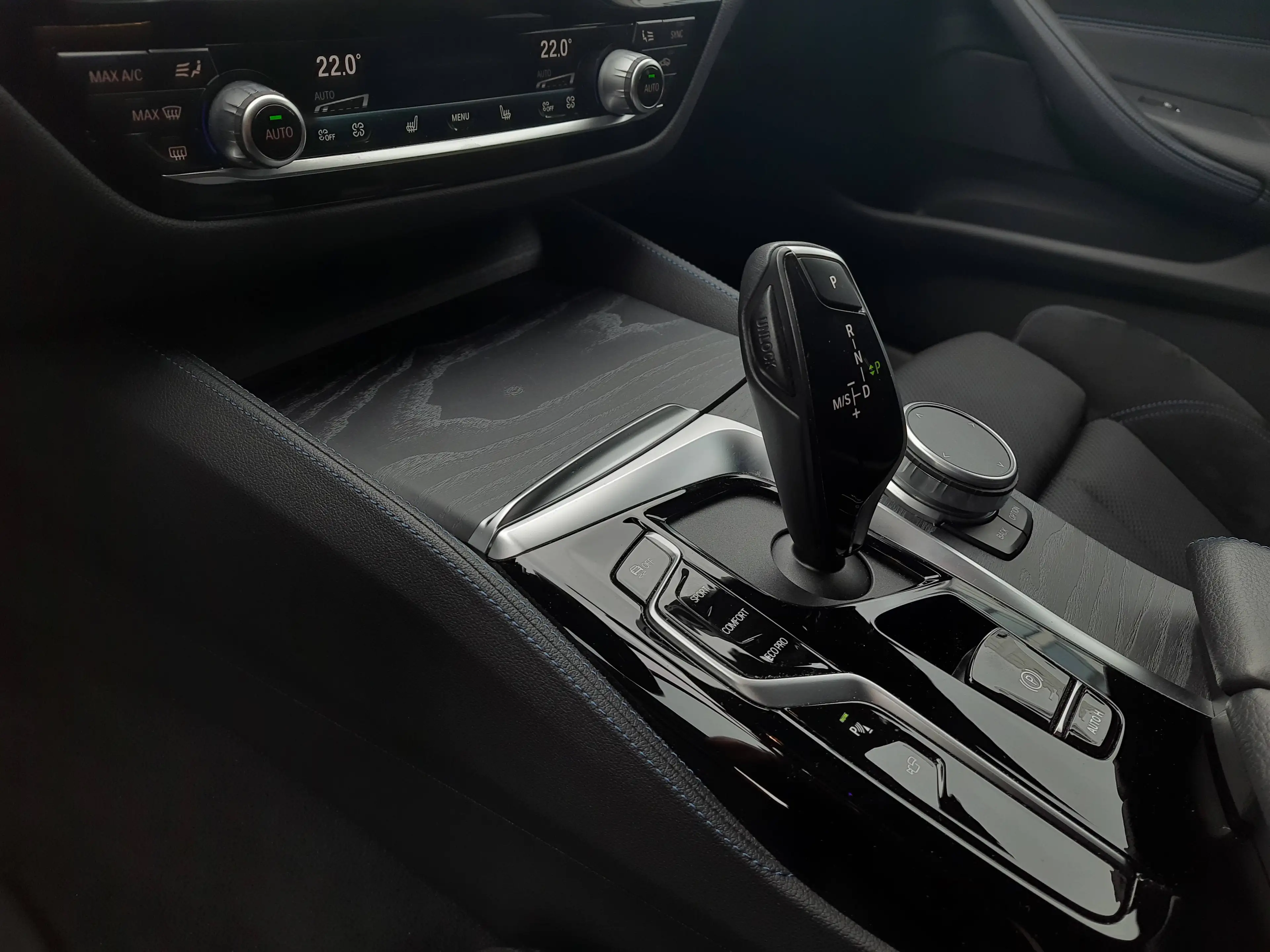BMW 540 540d xD Limo/3xM-Sport/LED/360°/LiveC/AhK/StdH — photo 12
