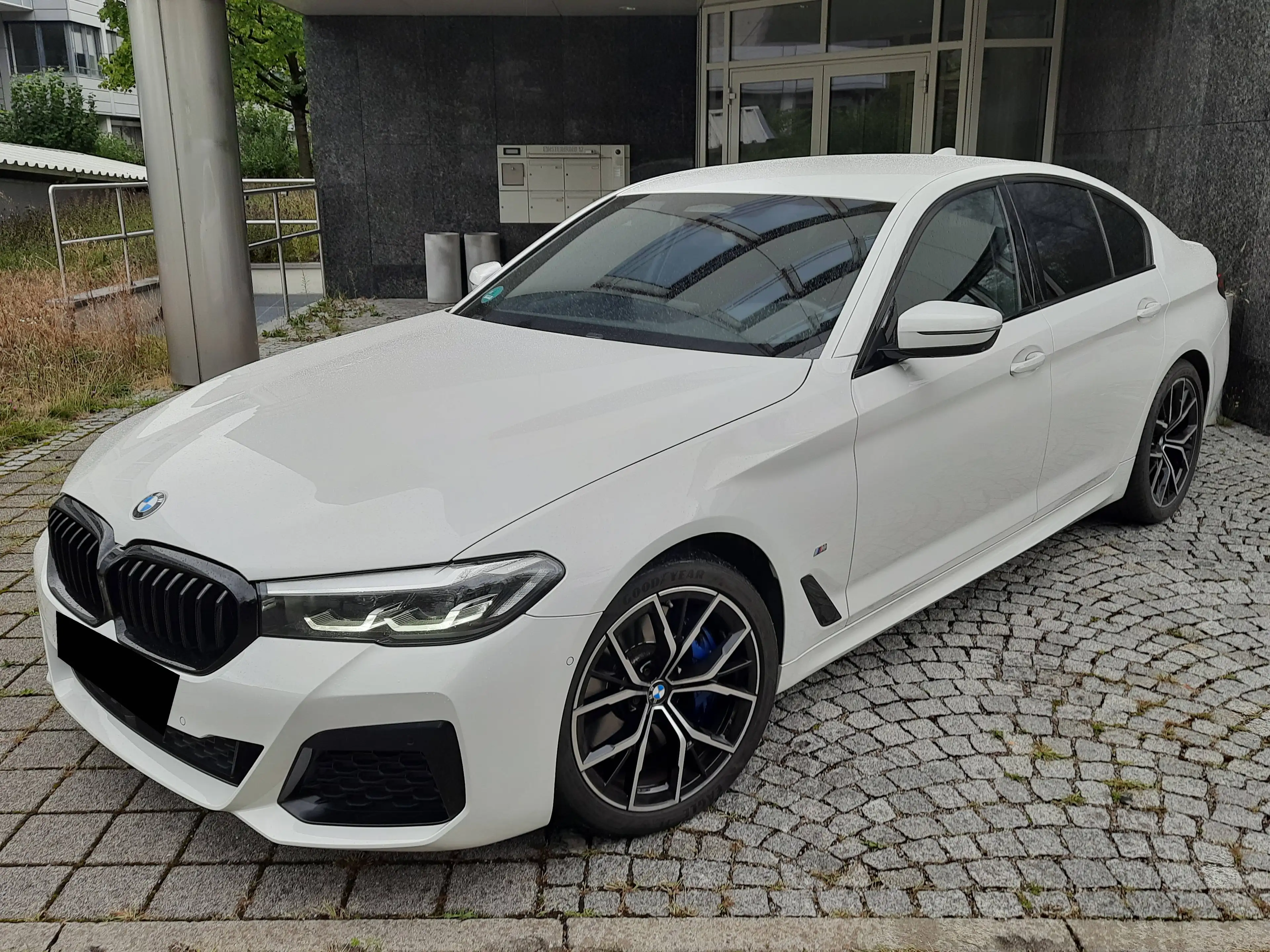BMW 540 540d xD Limo/3xM-Sport/LED/360°/LiveC/AhK/StdH — photo 2