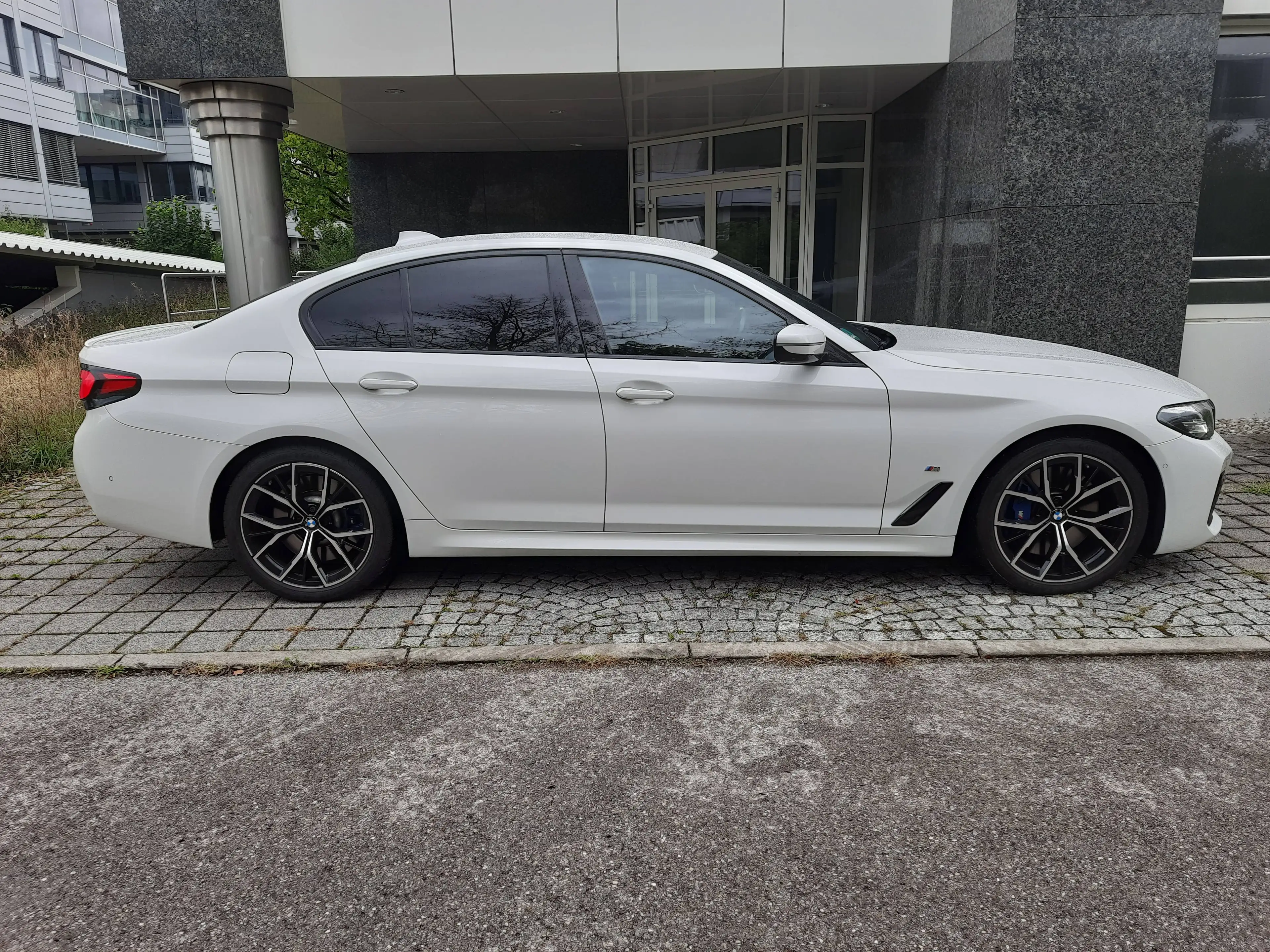 BMW 540 540d xD Limo/3xM-Sport/LED/360°/LiveC/AhK/StdH — photo 5