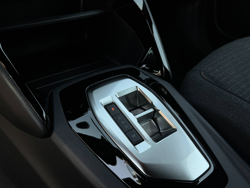 Peugeot 2008 2008 1,2i*Automatik*Apple Carplay*Klima* — photo 12