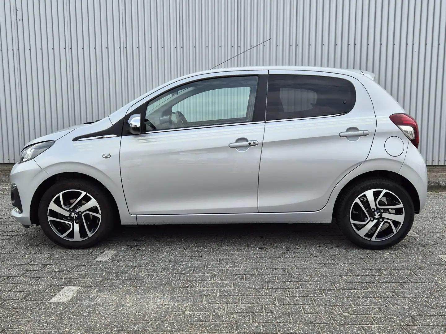 Peugeot 108 1.0 70PK e-VTi | Collection | Achteruitrijcamera | Grijs - 2