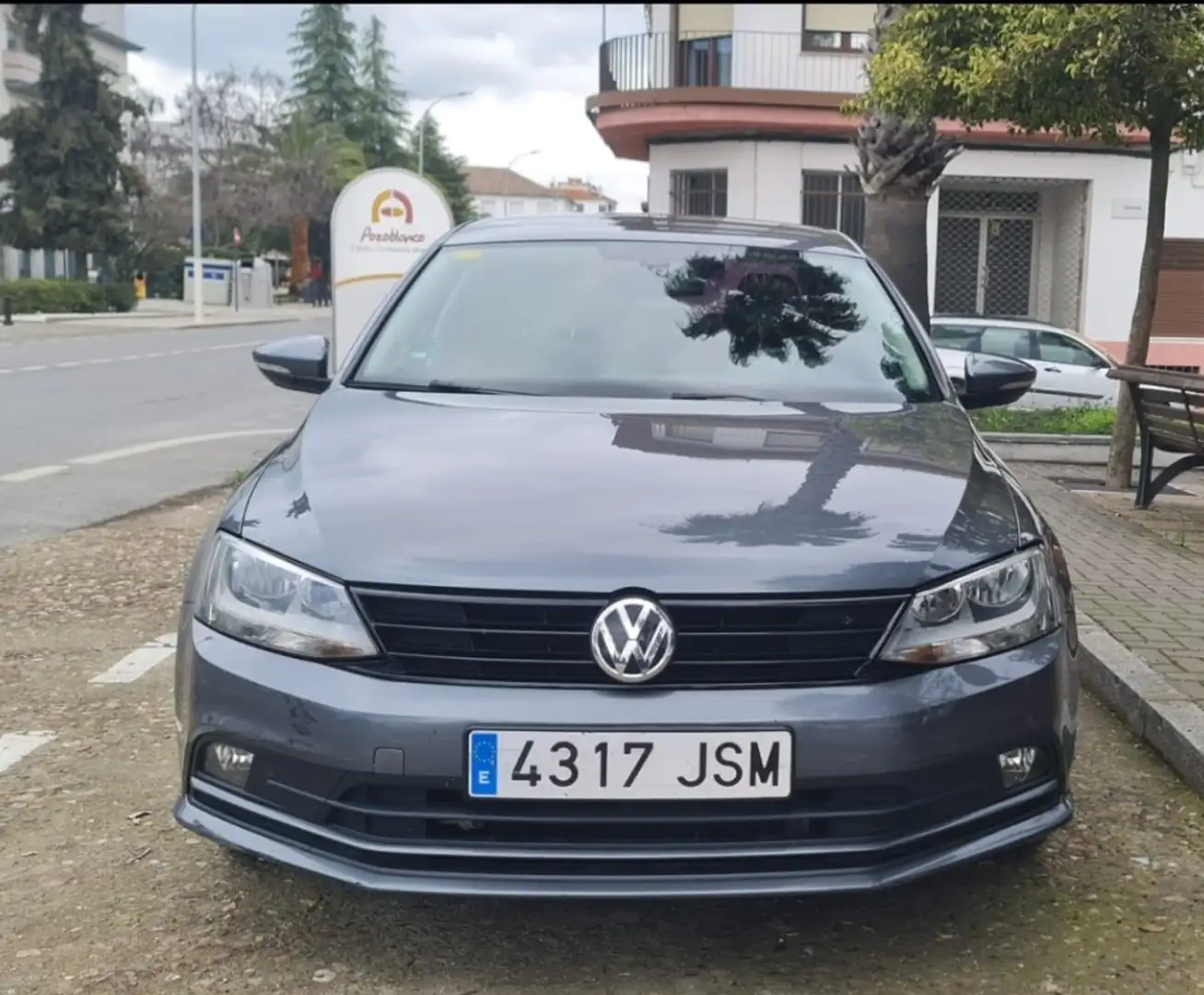 Volkswagen Jetta 2.0TDI BMT Advance 110 Blauw - 1