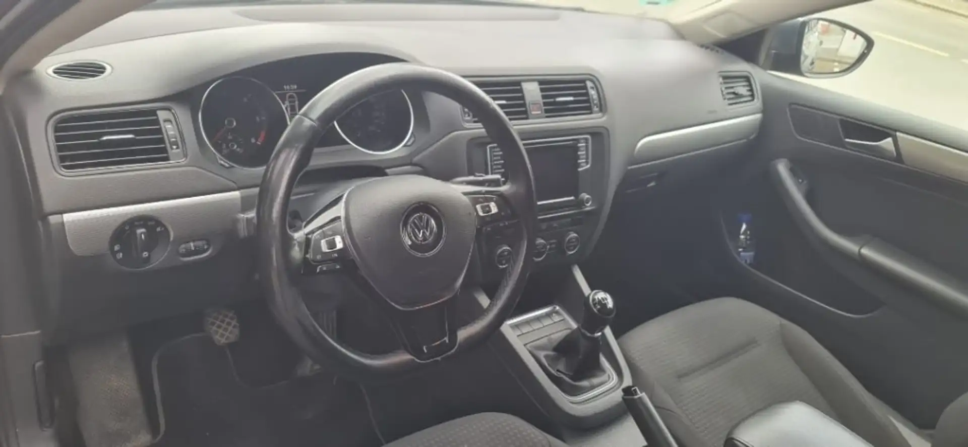 Volkswagen Jetta 2.0TDI BMT Advance 110 Blauw - 2