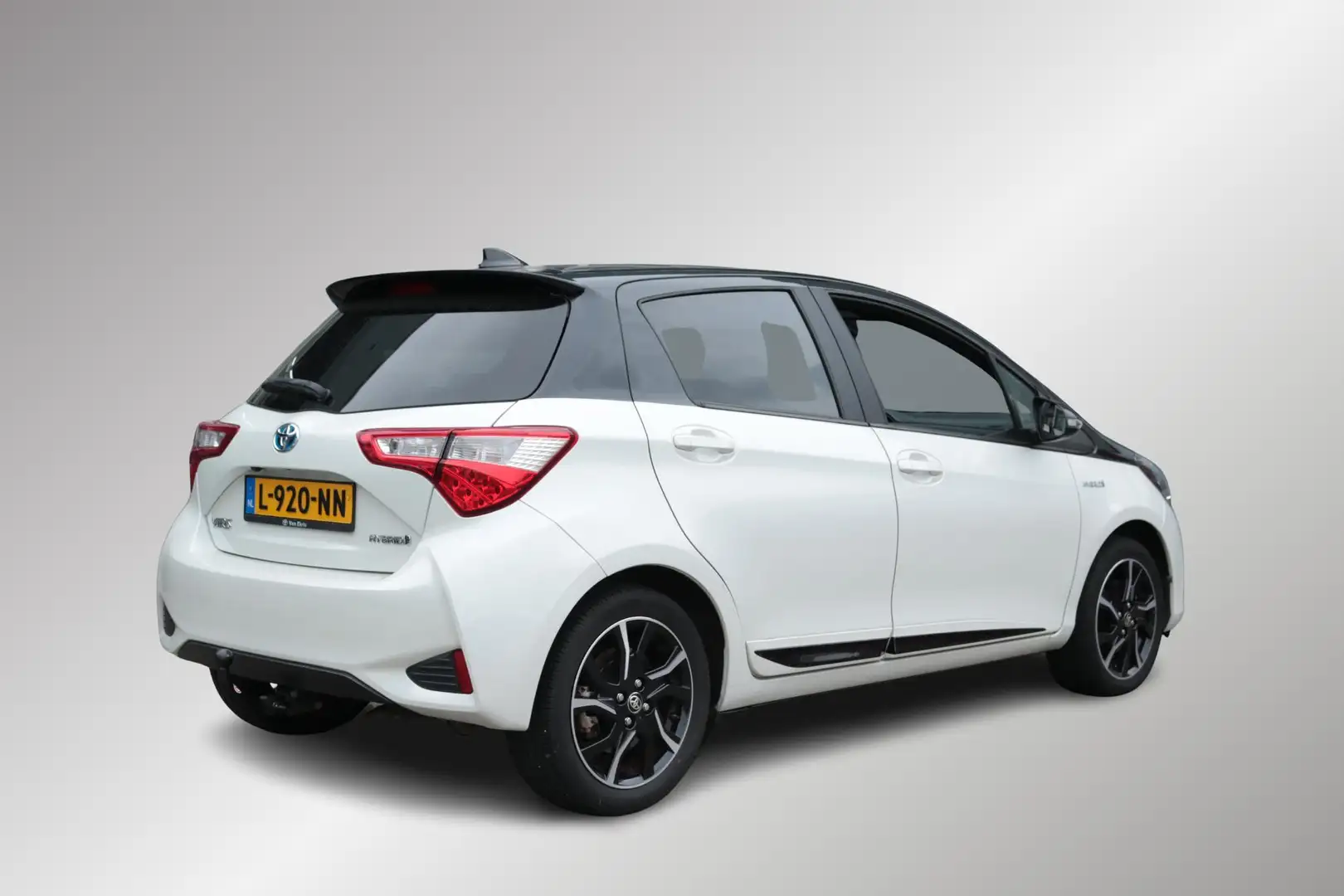 Toyota Yaris 1.5 Hybrid Bi-Tone, Trekhaak, Navi, Keyless entry Blanco - 2