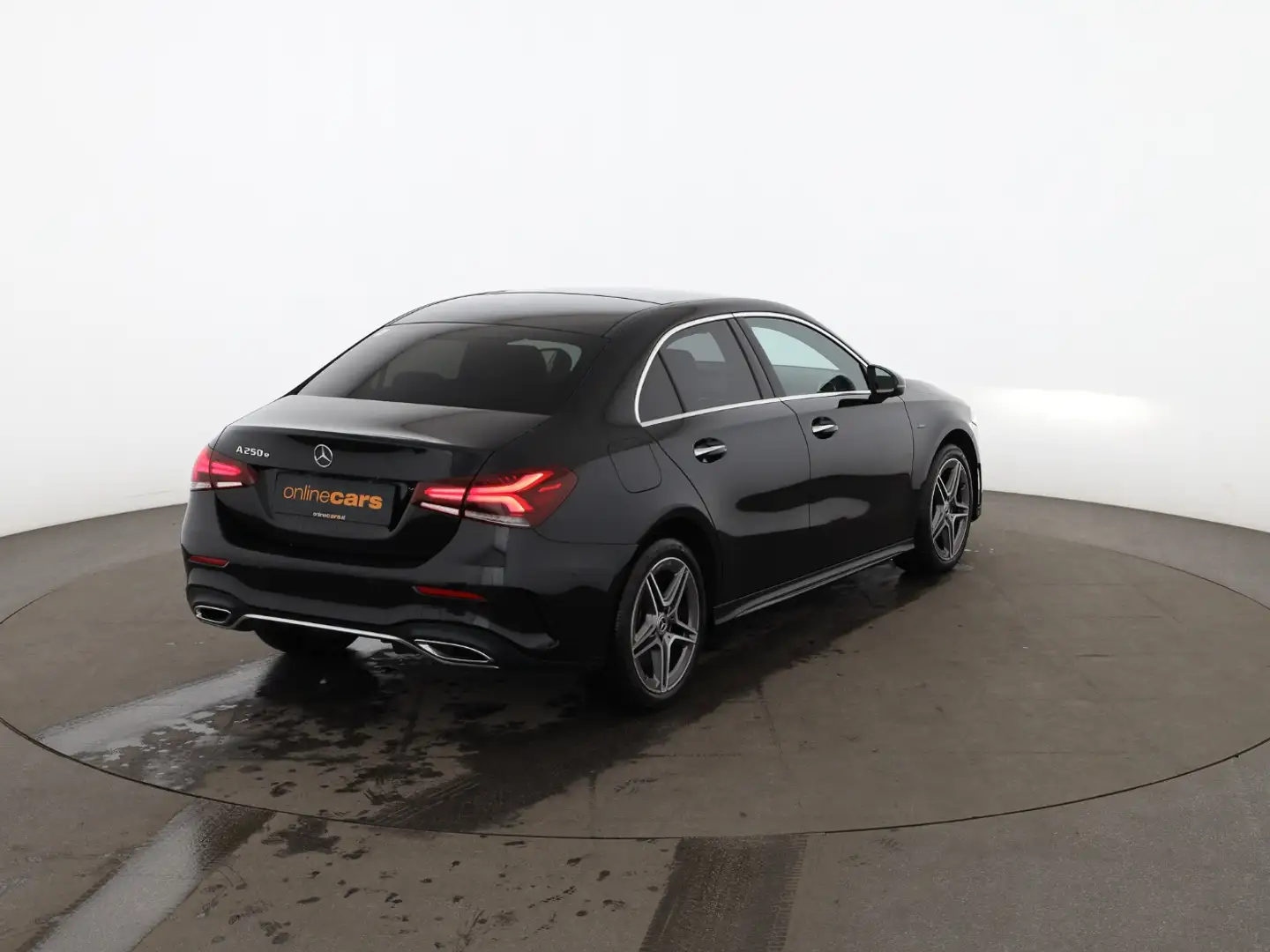 Mercedes-Benz A 250 e AMG Line Aut LED SKY AHK NAVI LEDER R-CAM Schwarz - 2