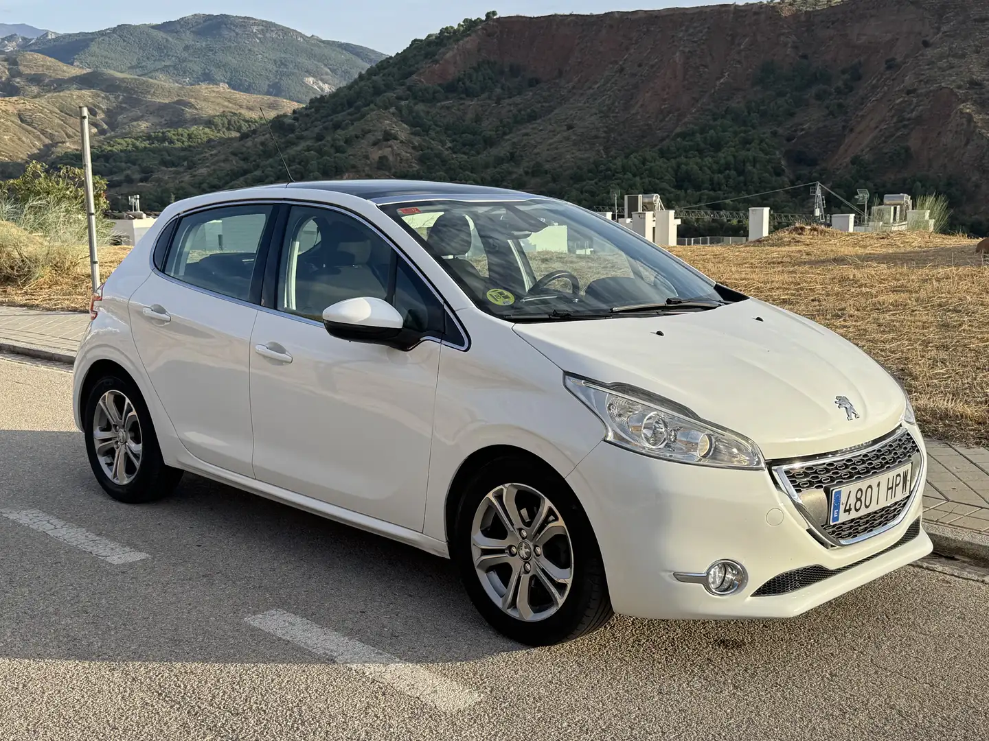 Peugeot 208 HDI ALLURE - 2