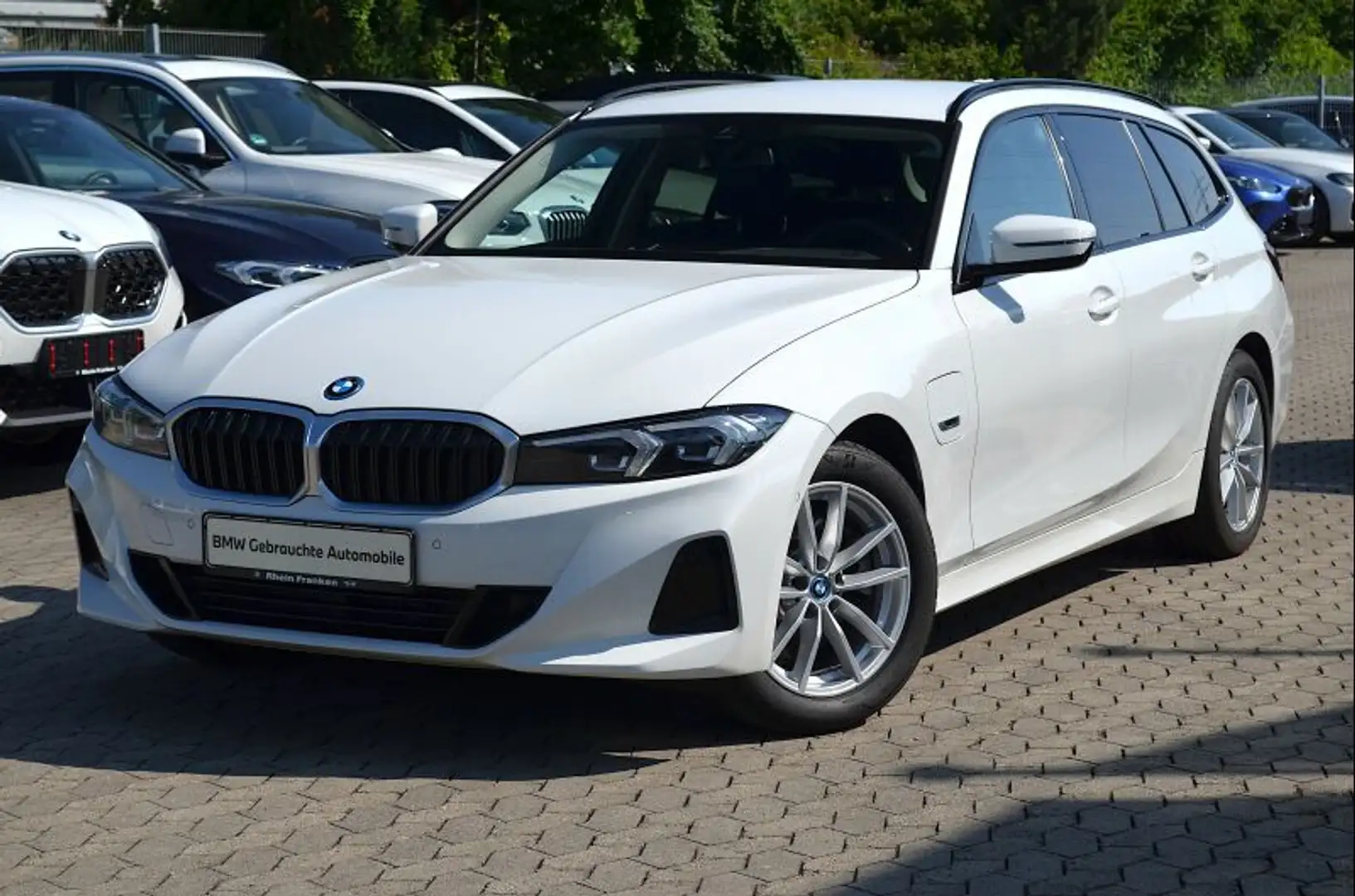 BMW 330 e LiveCptPlus.LED.Sportsitze.Kamera.Dr.Assist Weiß - 2