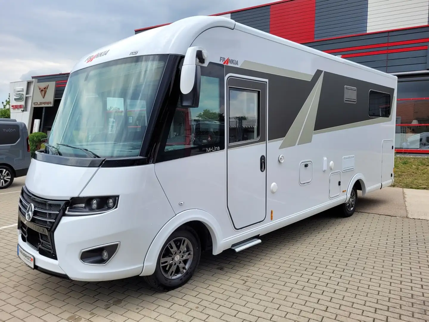 Frankia I 7400 PLUS 5.5t LEDER/LUFTFAHRWERK/HUBSTÜTZEN Weiß - 1