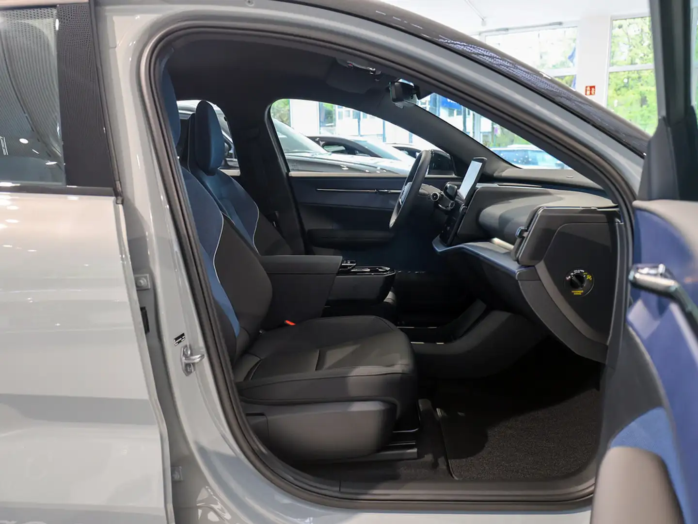 Volvo EX30 Single Motor Extended Range Plus ACC LED Grijs - 2