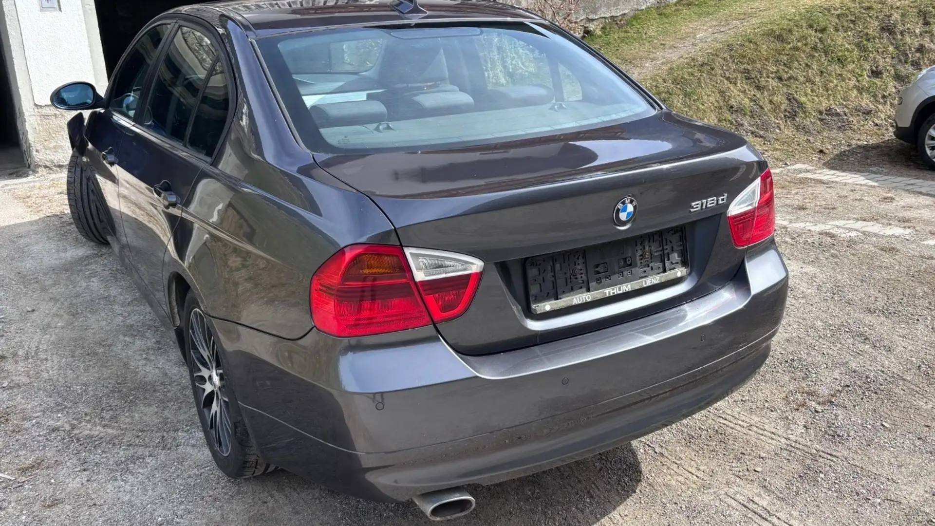 BMW 318 318d - 1