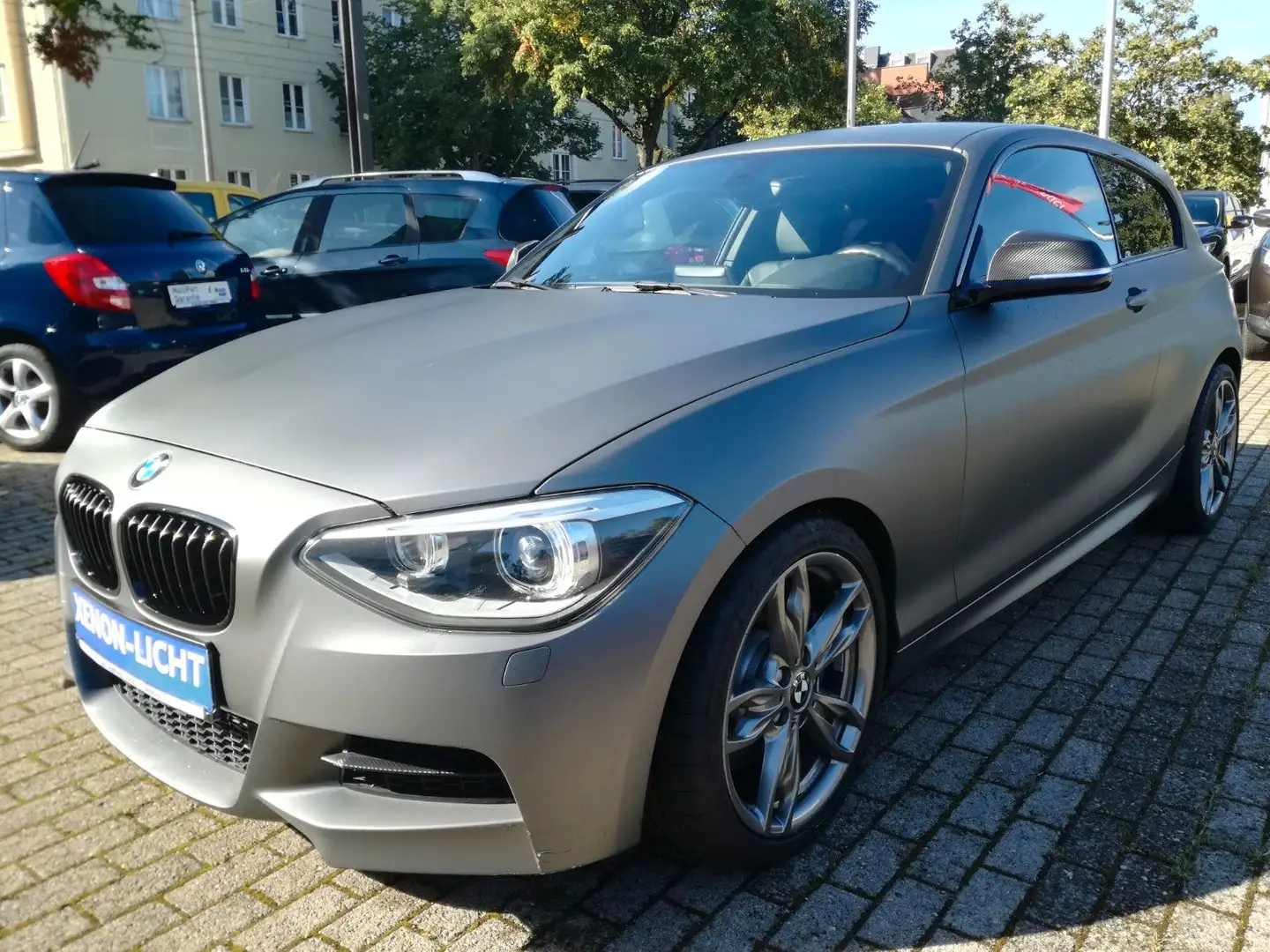BMW 135 *M-SPORT PAKET*LEDER*XENON*SCHALTER* srebrna - 1