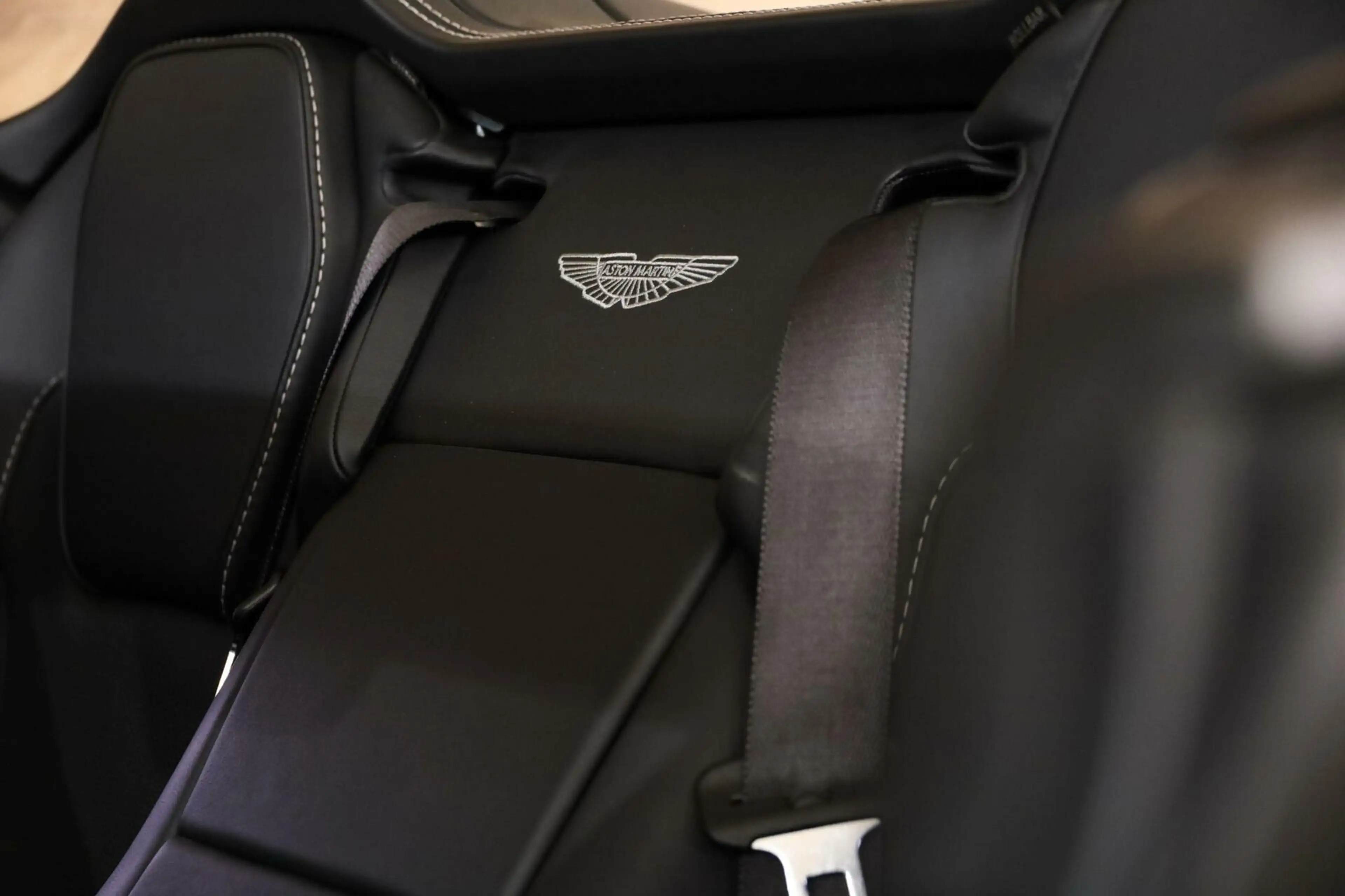 Aston Martin Vanquish Volante 6.0 V12 2+2|Full Carbon|Ceramic| — photo 14