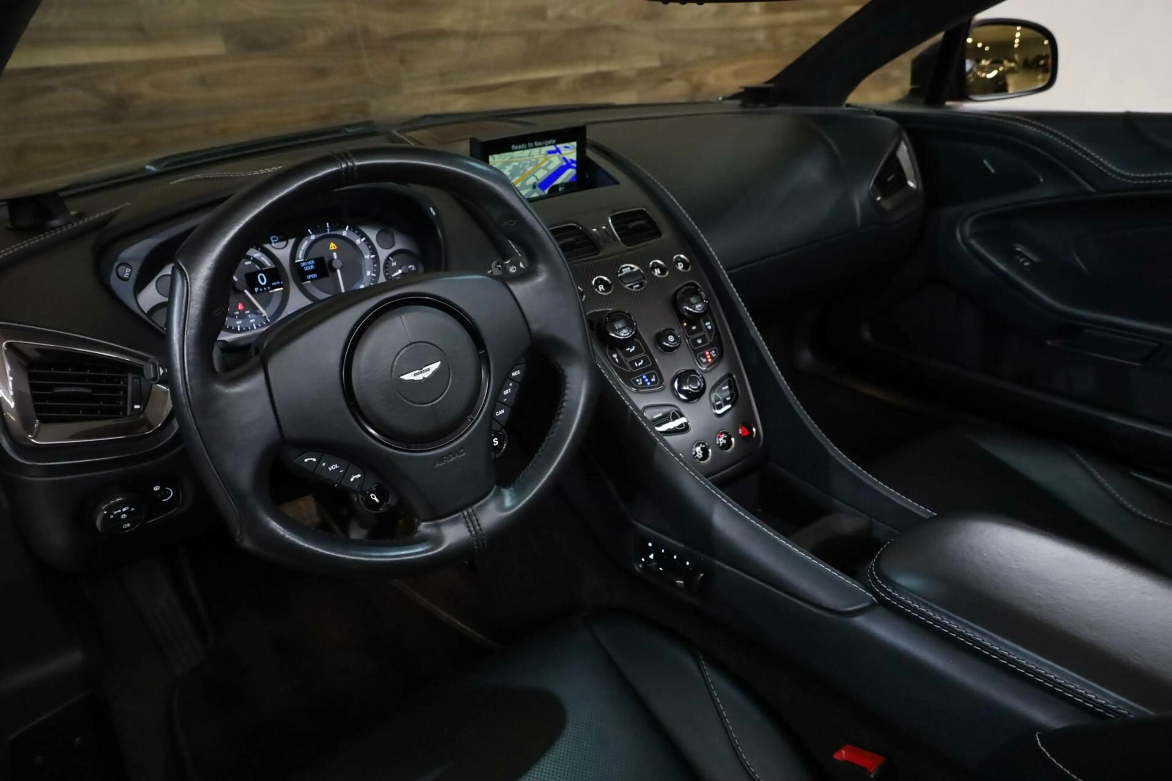 Aston Martin Vanquish Volante 6.0 V12 2+2|Full Carbon|Ceramic| — photo 3