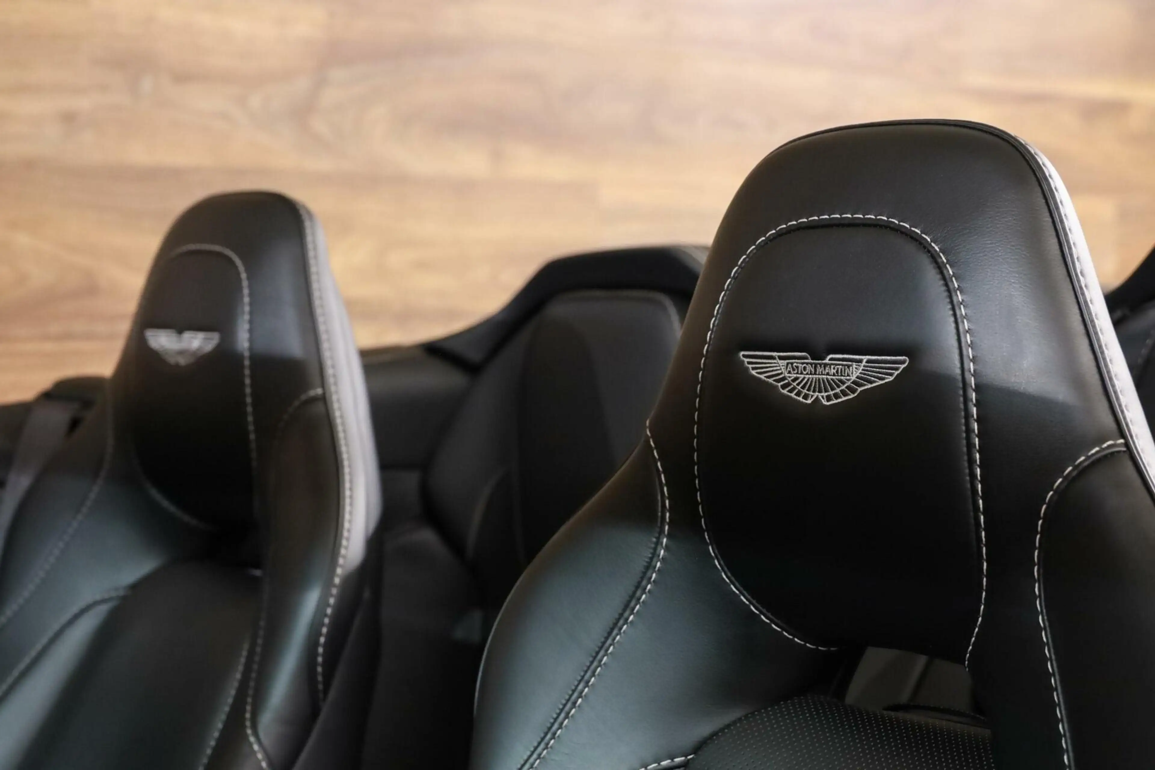 Aston Martin Vanquish Volante 6.0 V12 2+2|Full Carbon|Ceramic| — photo 9