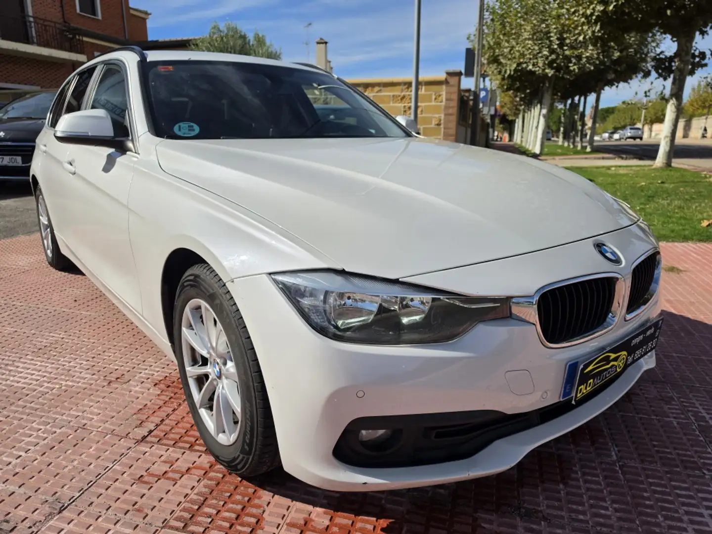 BMW 316 316d Touring Essential Plus M-Sport Edition Blanco - 2