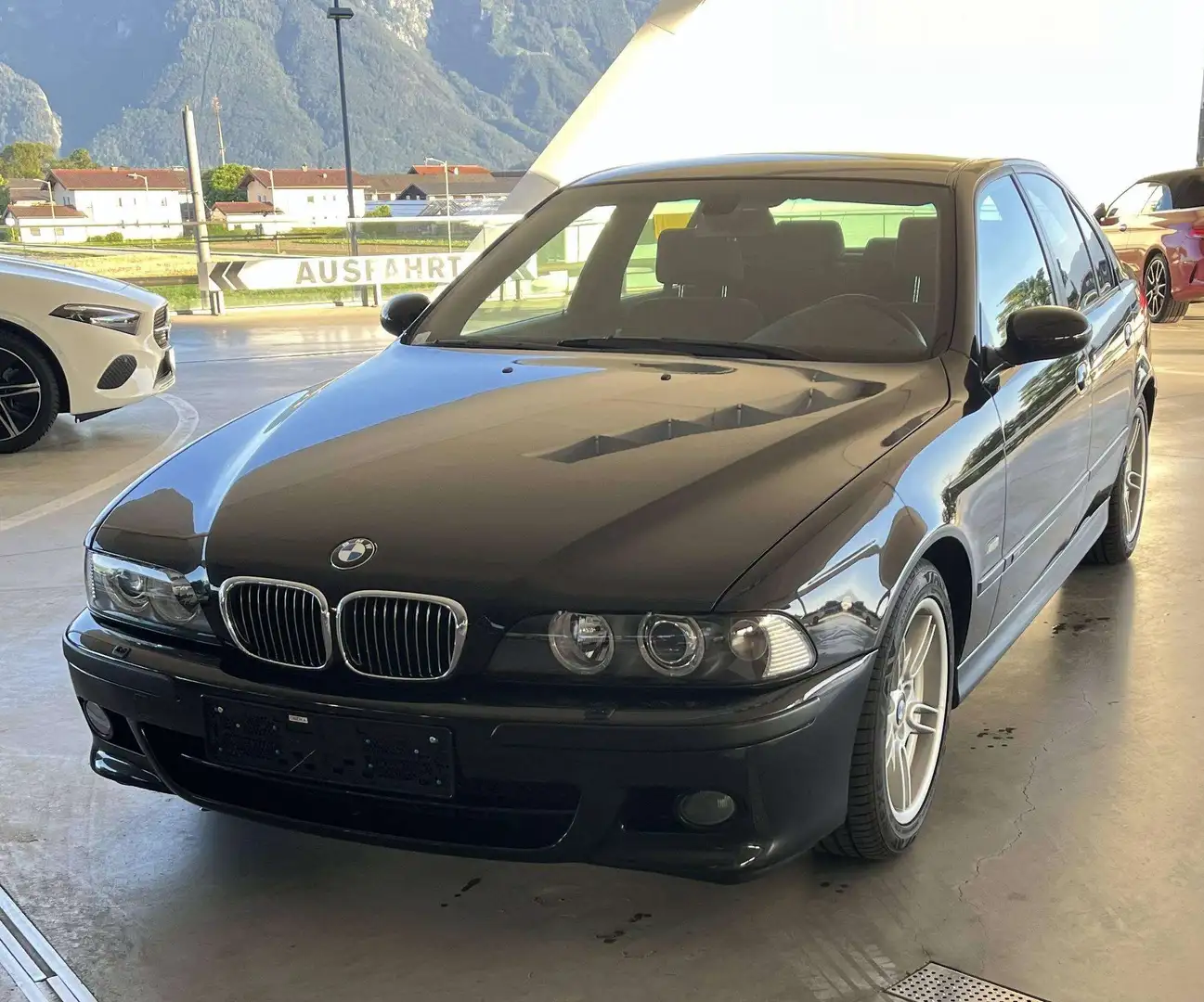 BMW 523 BMW 523i E39 M-Paket Schwarz - 2